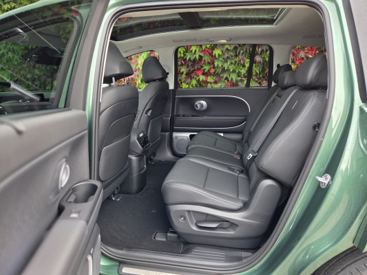 HYUNDAI Ioniq 9 110kWh Calli. 4WD-image-7