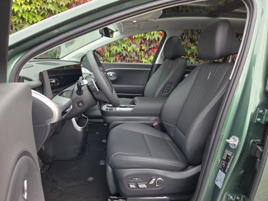 HYUNDAI Ioniq 9 110kWh Calli. 4WD-image-6