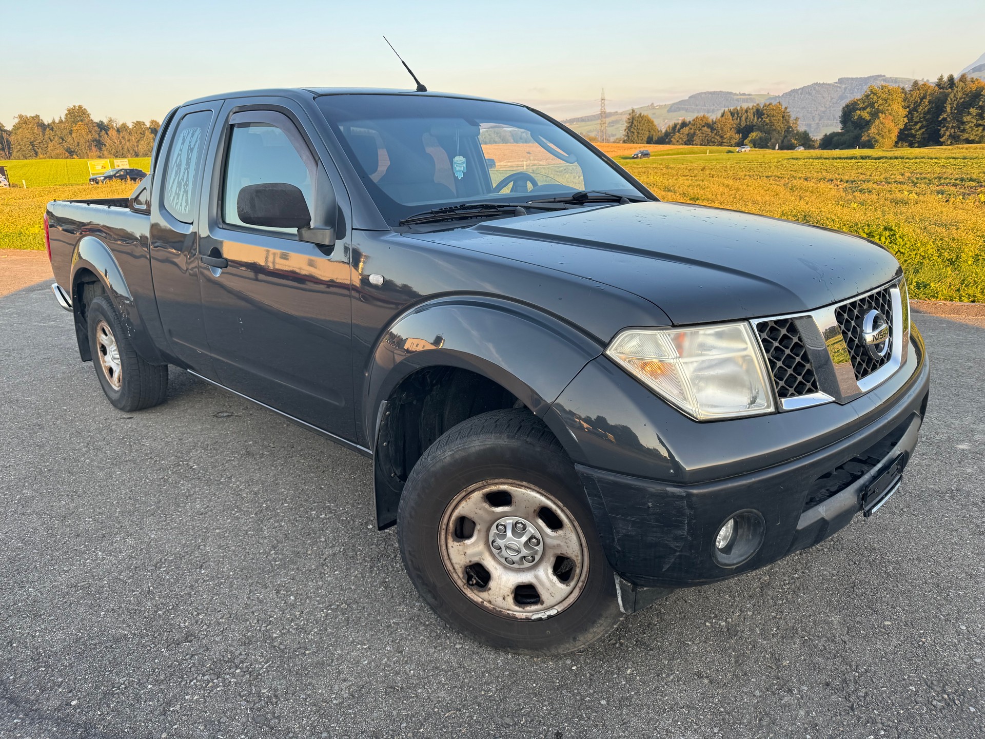 NISSAN Navara King Cab SE 2.5 dCi 4WD-image-1