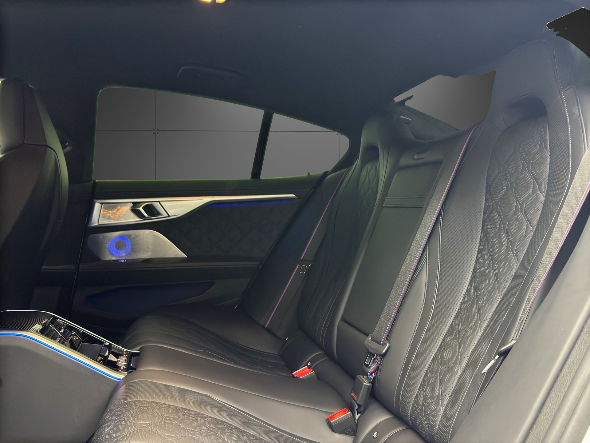 BMW M8 xDrive M Competition Steptronic-image-15