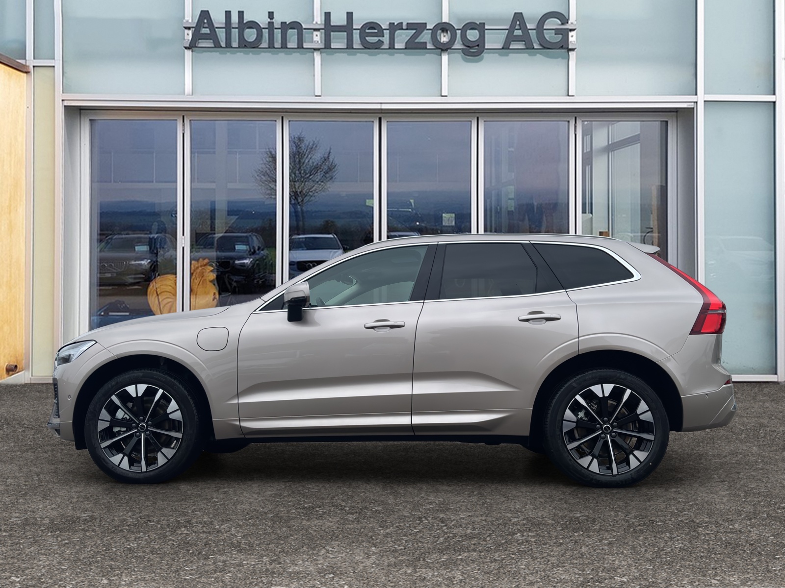 VOLVO XC60 2.0 T6 TE Plus Bright eAWD-image-1