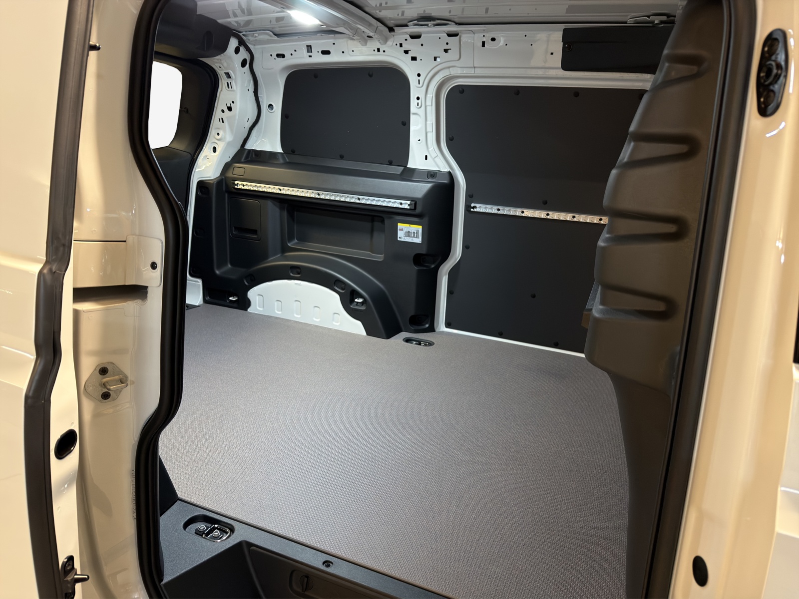 VW ID. Buzz Cargo Pro-image-10