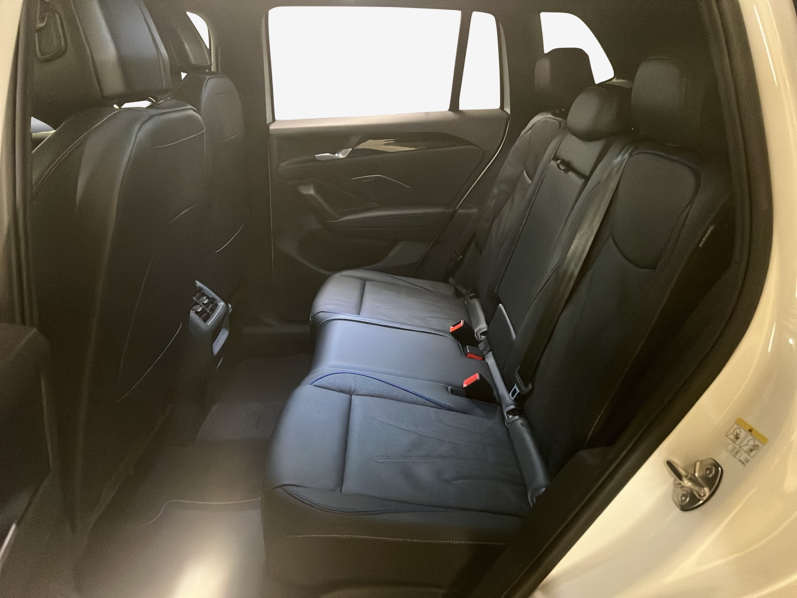 VW Tiguan 2.0 TSI DSG R-Line 4Motion-image-11