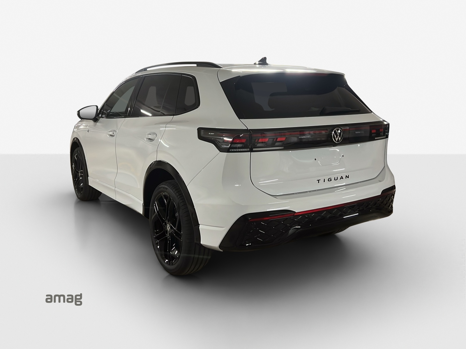 VW Tiguan 2.0 TSI DSG R-Line 4Motion-image-2
