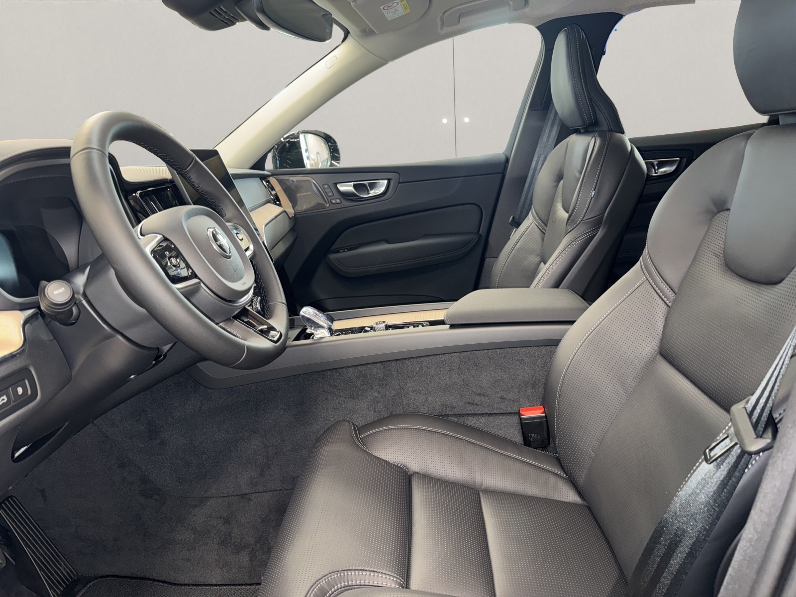 VOLVO XC60 2.0 T8 TE Ultra Bright eAWD-image-13