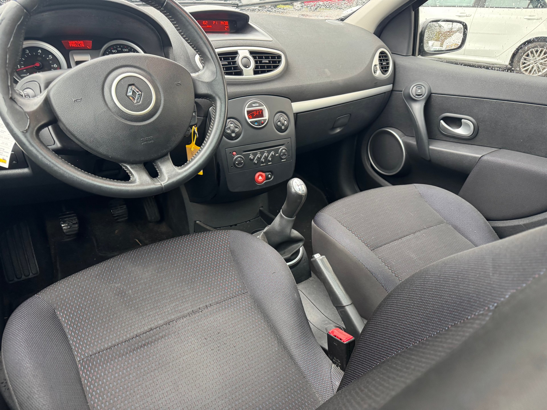 RENAULT Clio Grandtour 1.6 16V Dynamique-image-7