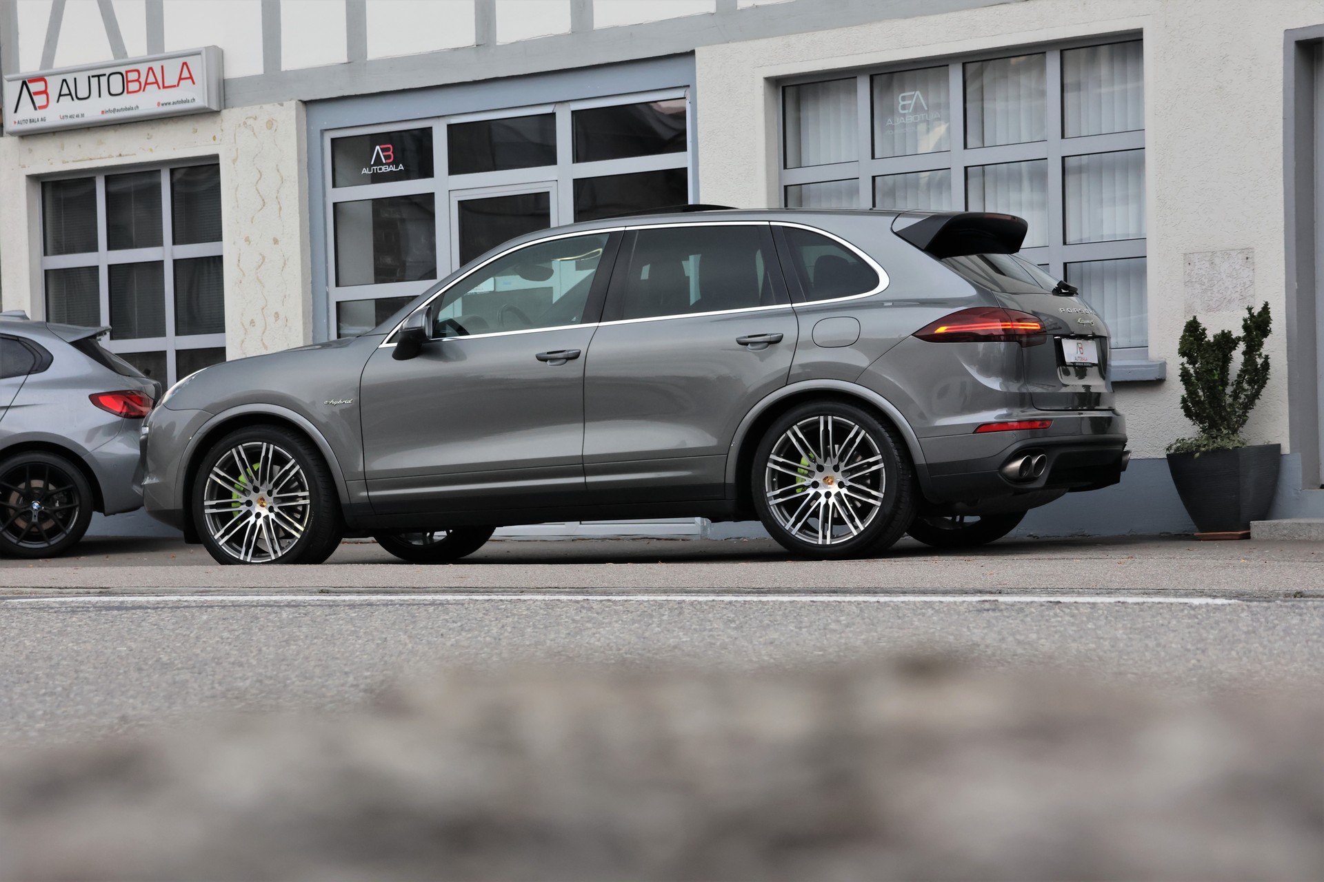 PORSCHE Cayenne S E-Hybrid (CH)-image-3