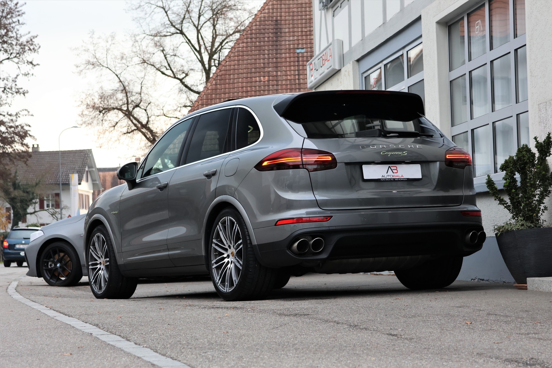 PORSCHE Cayenne S E-Hybrid (CH)-image-2