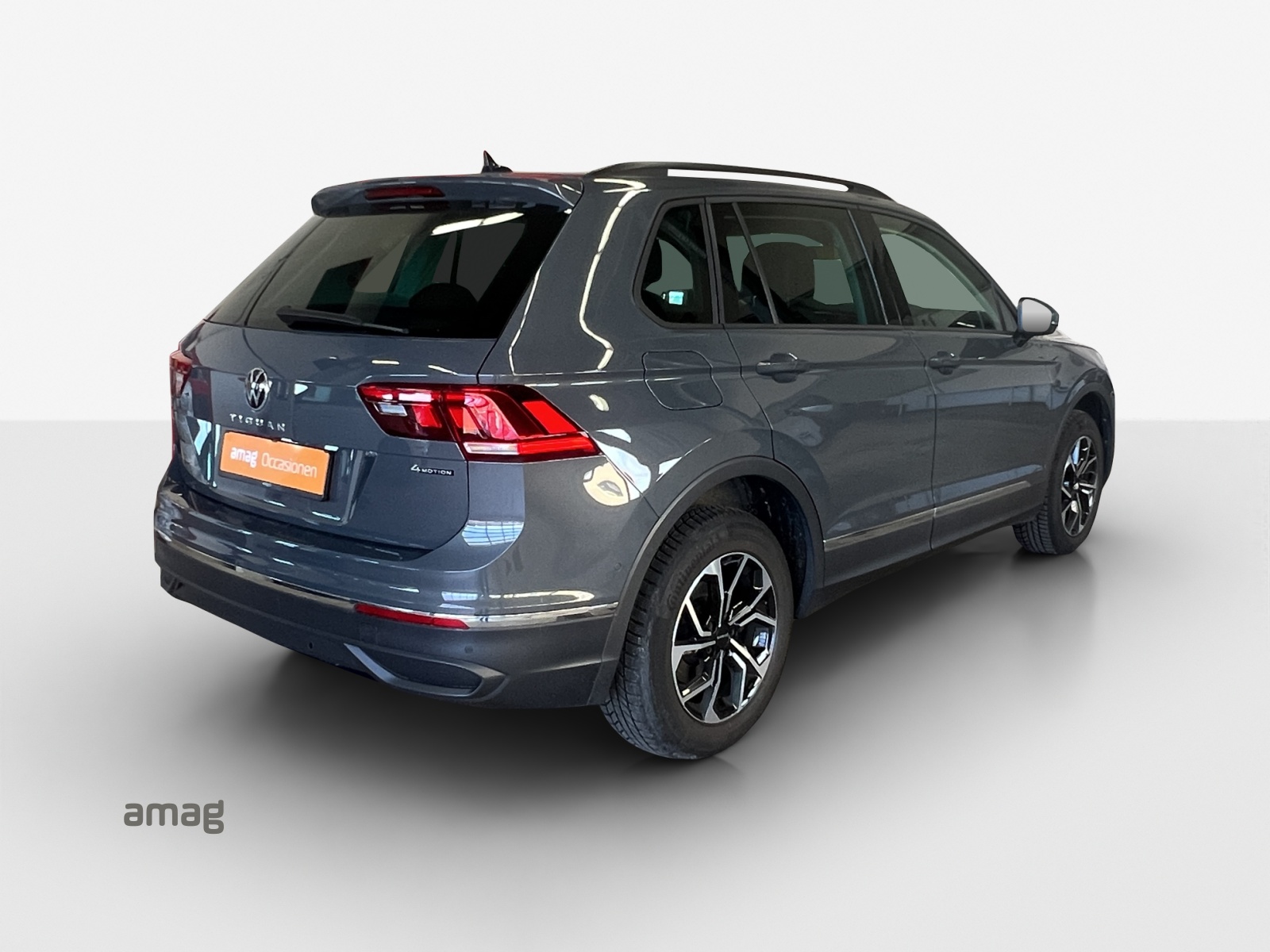 VW Tiguan 2.0TSI Life 4Motion DSG-image-4