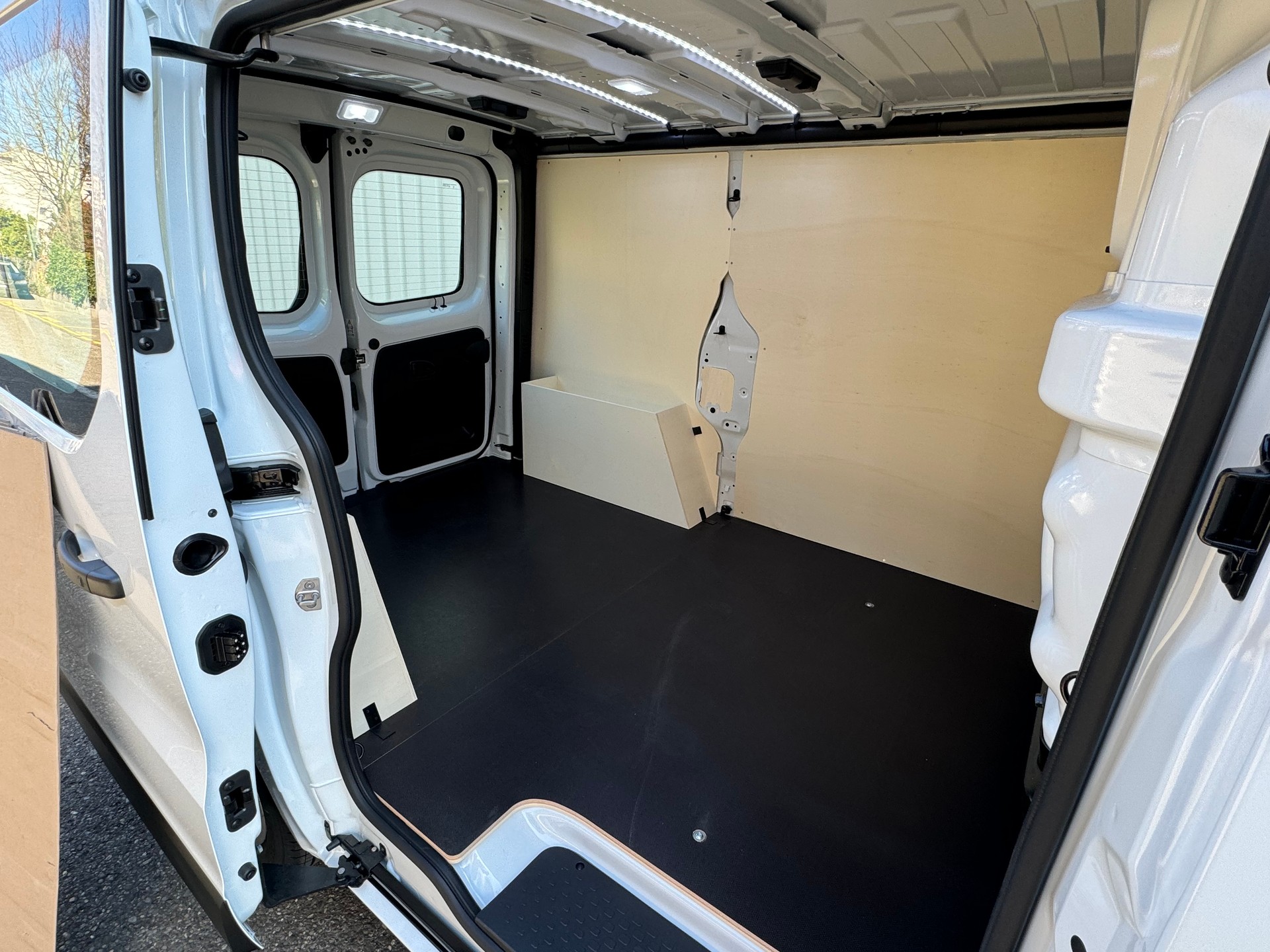 RENAULT Trafic Kastenwagen Advance KW L1H1 2.0 Blue dCi 150 EAG9 E Ntzl.-image-7