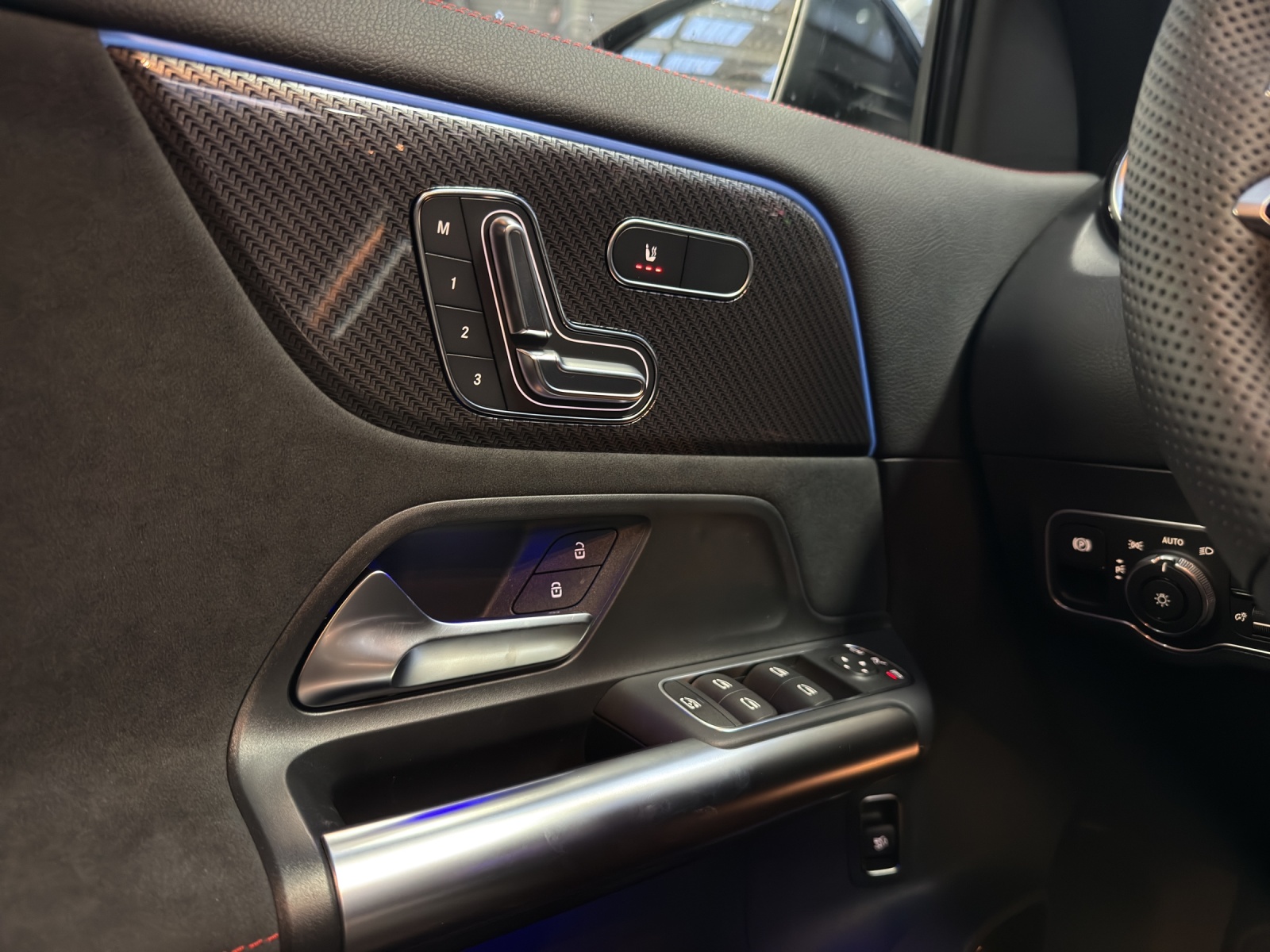 MERCEDES-BENZ GLA 250 4Matic 8G-DCT Swiss Star-image-13