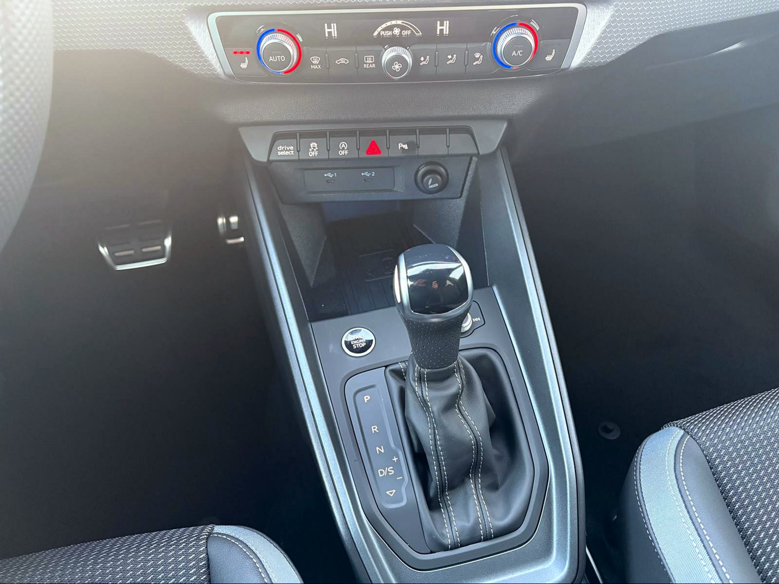 AUDI A1 Sportback 30 TFSI S Line Attraction S-tronic-image-9