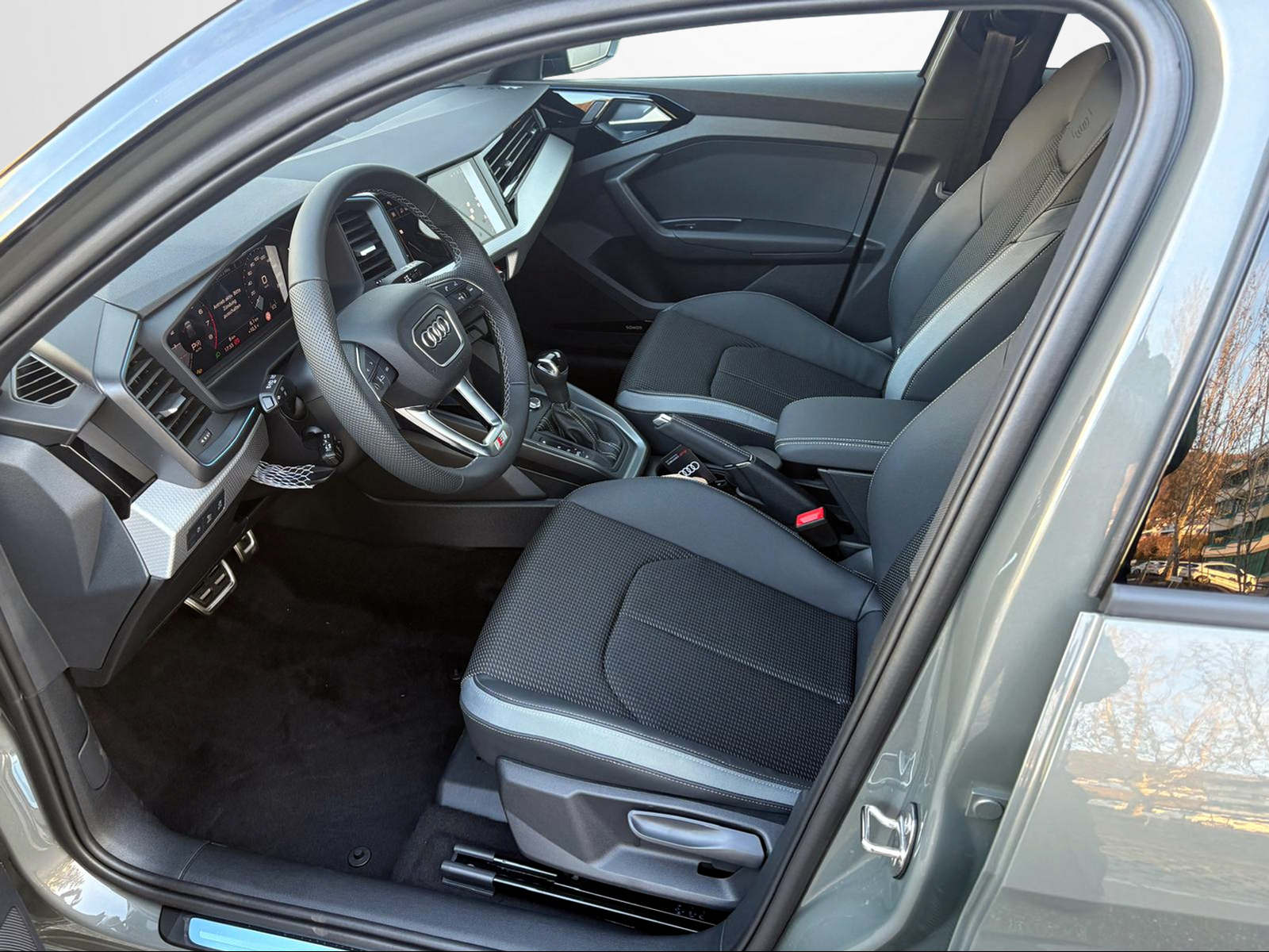 AUDI A1 Sportback 30 TFSI S Line Attraction S-tronic-image-4