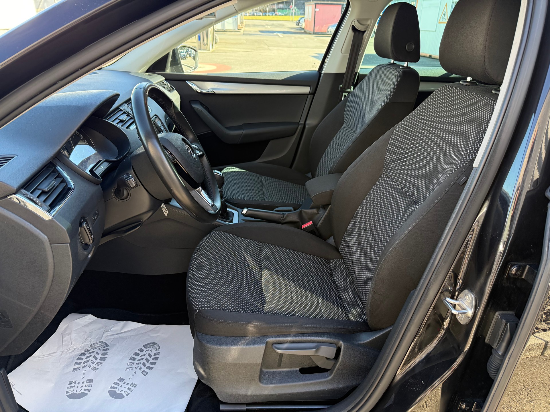 SKODA Octavia Combi 2.0 TDI Ambition 4x4-image-11