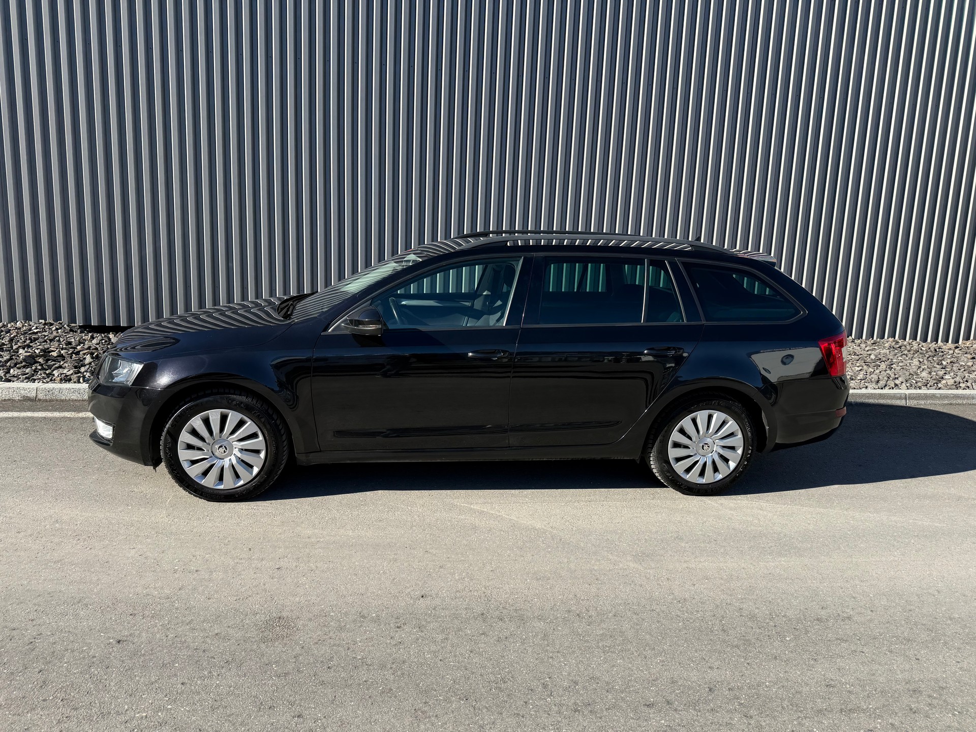 SKODA Octavia Combi 2.0 TDI Ambition 4x4-image-1