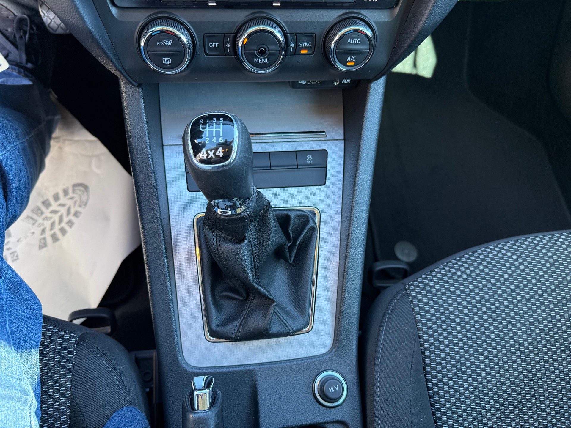SKODA Octavia Combi 2.0 TDI Ambition 4x4-image-24