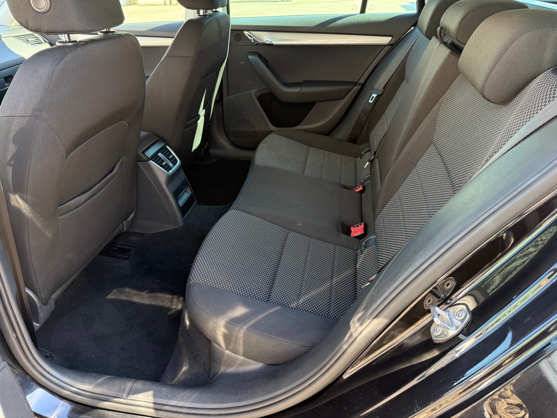 SKODA Octavia Combi 2.0 TDI Ambition 4x4-image-20
