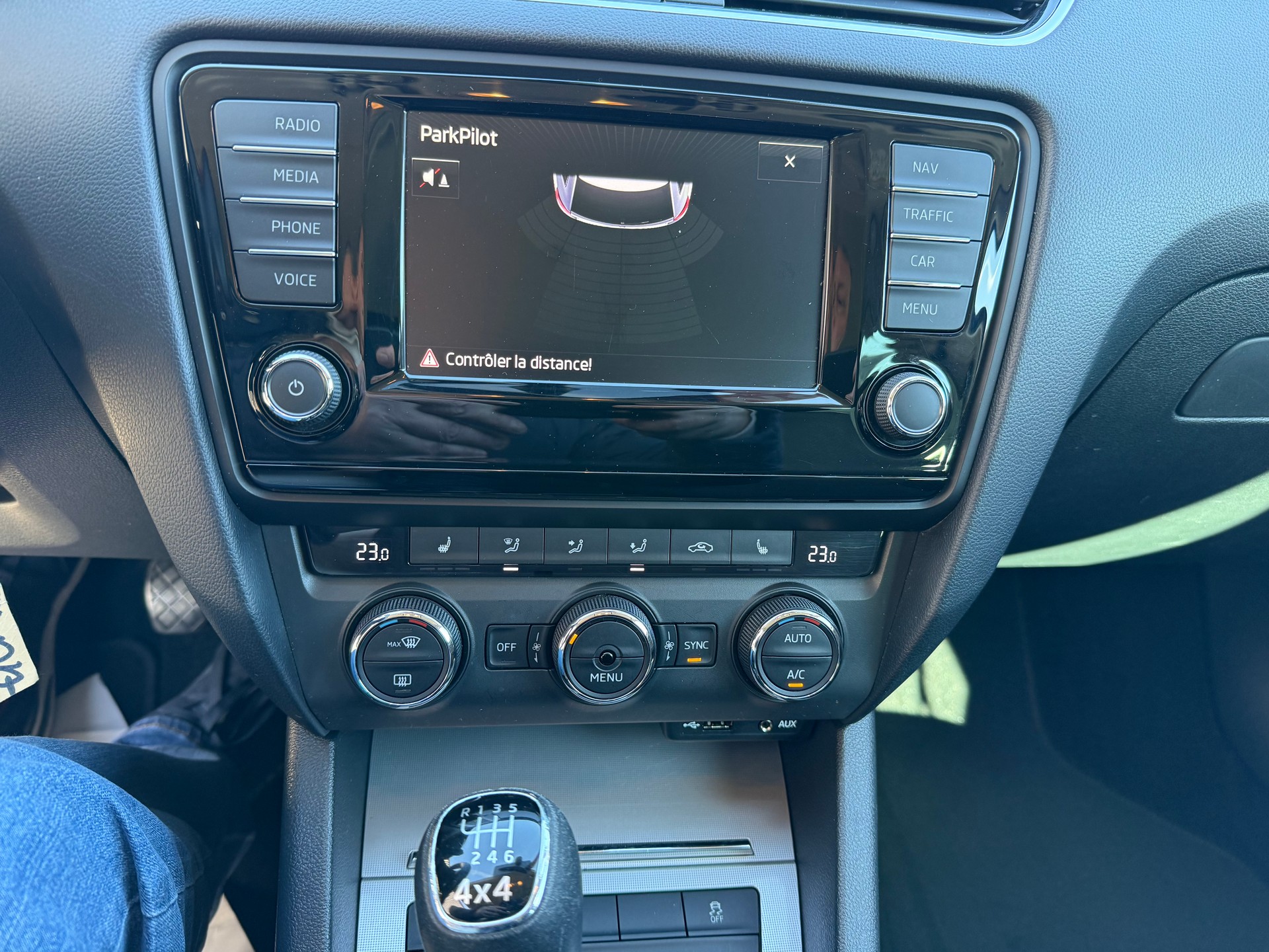 SKODA Octavia Combi 2.0 TDI Ambition 4x4-image-23