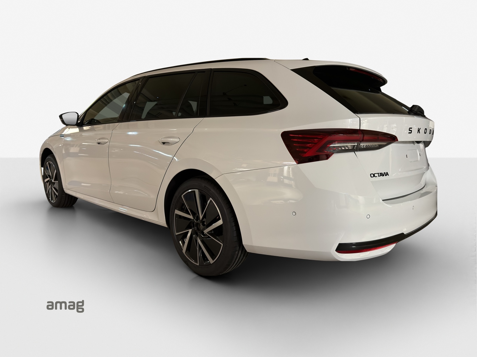 SKODA Octavia Combi 1.5 TSI mHEV DSG Sport Line-image-2