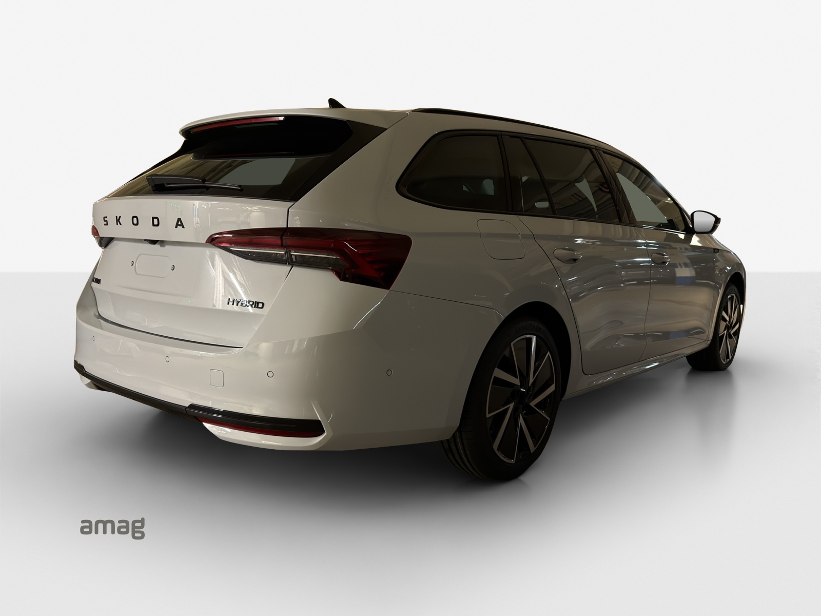 SKODA Octavia Combi 1.5 TSI mHEV DSG Sport Line-image-4