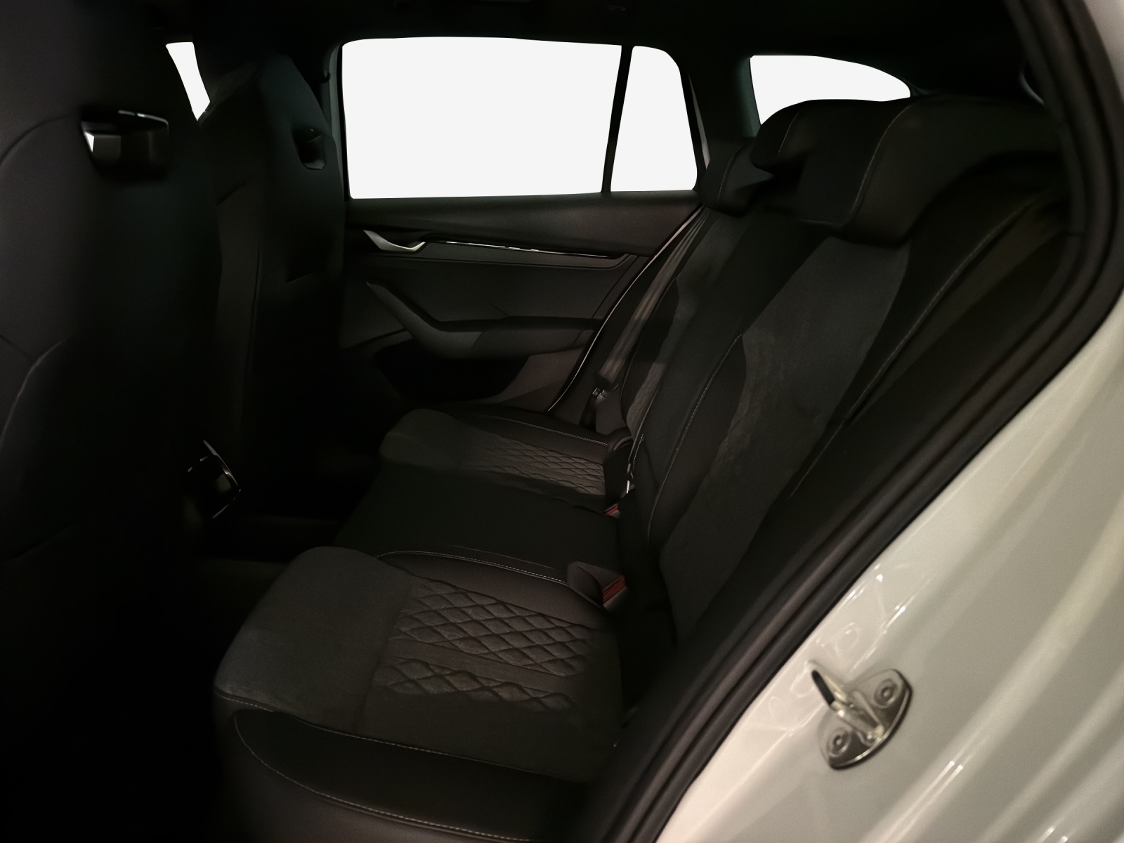 SKODA Octavia Combi 1.5 TSI mHEV DSG Sport Line-image-11
