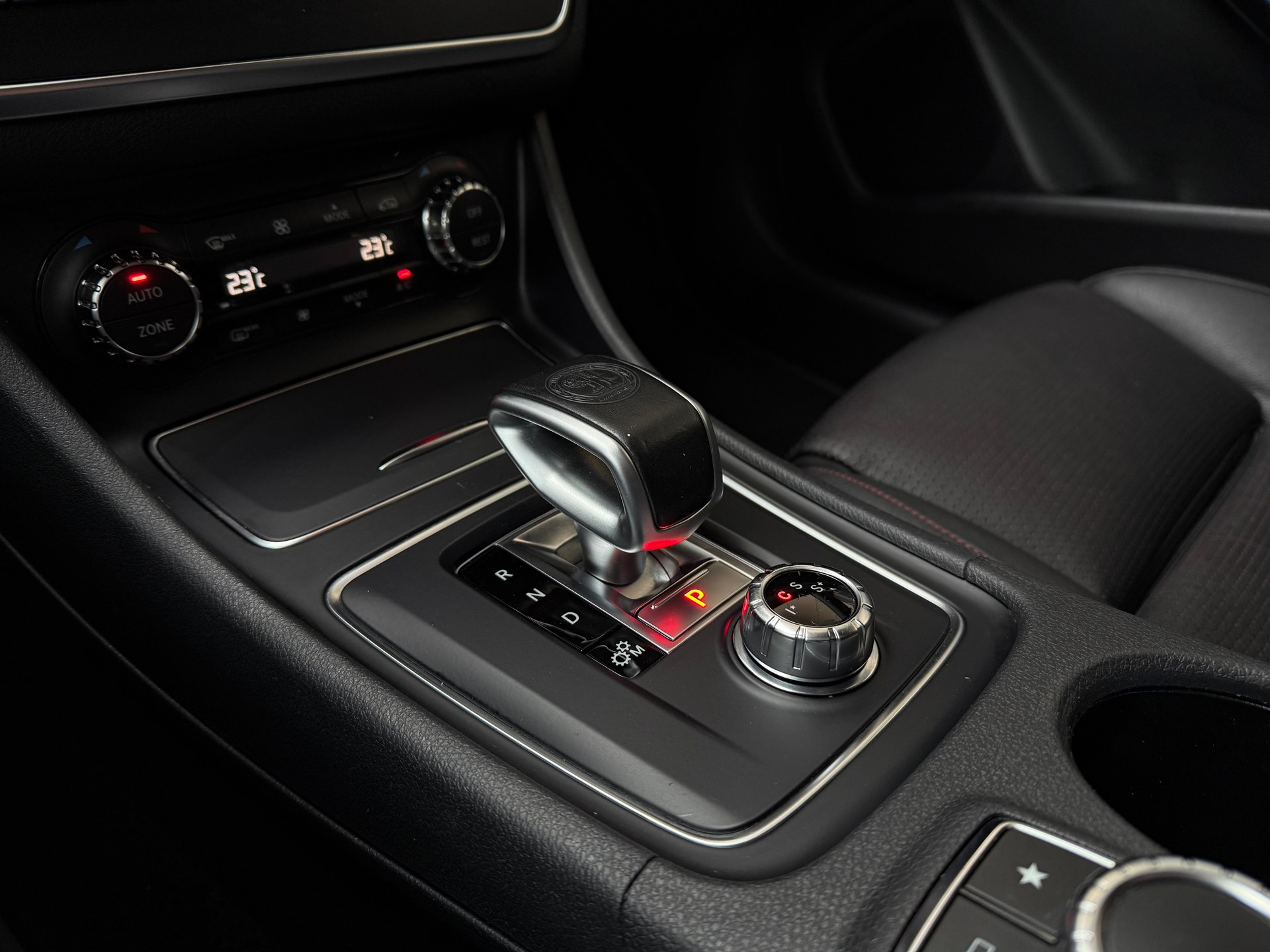 MERCEDES-BENZ CLA 45 AMG I 4x4 I 4Matic Speedshift-image-16