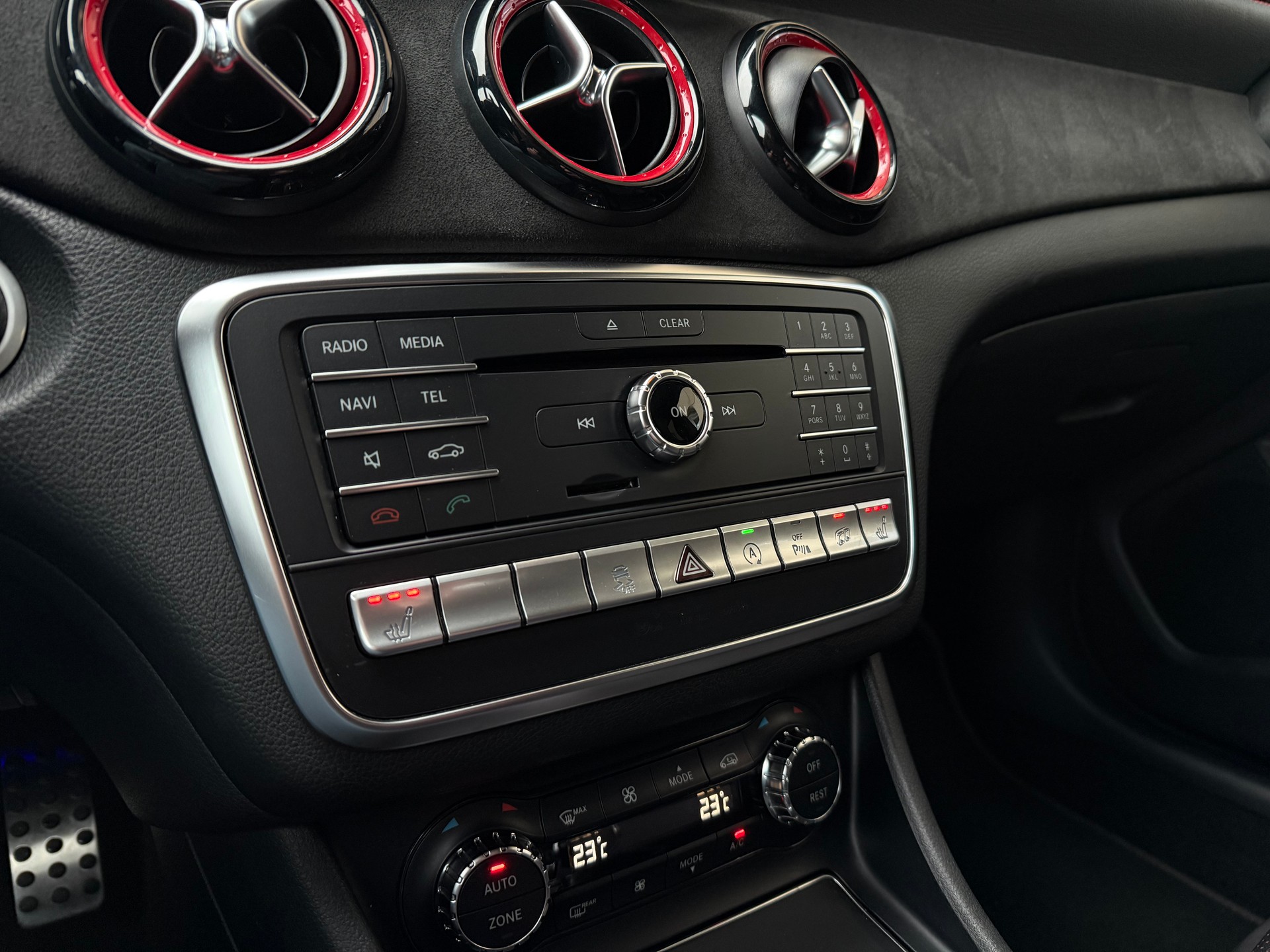 MERCEDES-BENZ CLA 45 AMG I 4x4 I 4Matic Speedshift-image-18