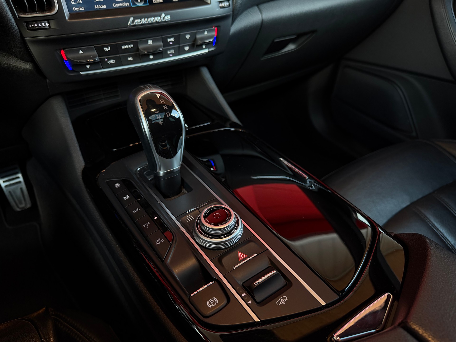 MASERATI Levante S 3.0 V6 GranSport Automatica *CH-Fahrzeug* *Crochet d'attelage*-image-10