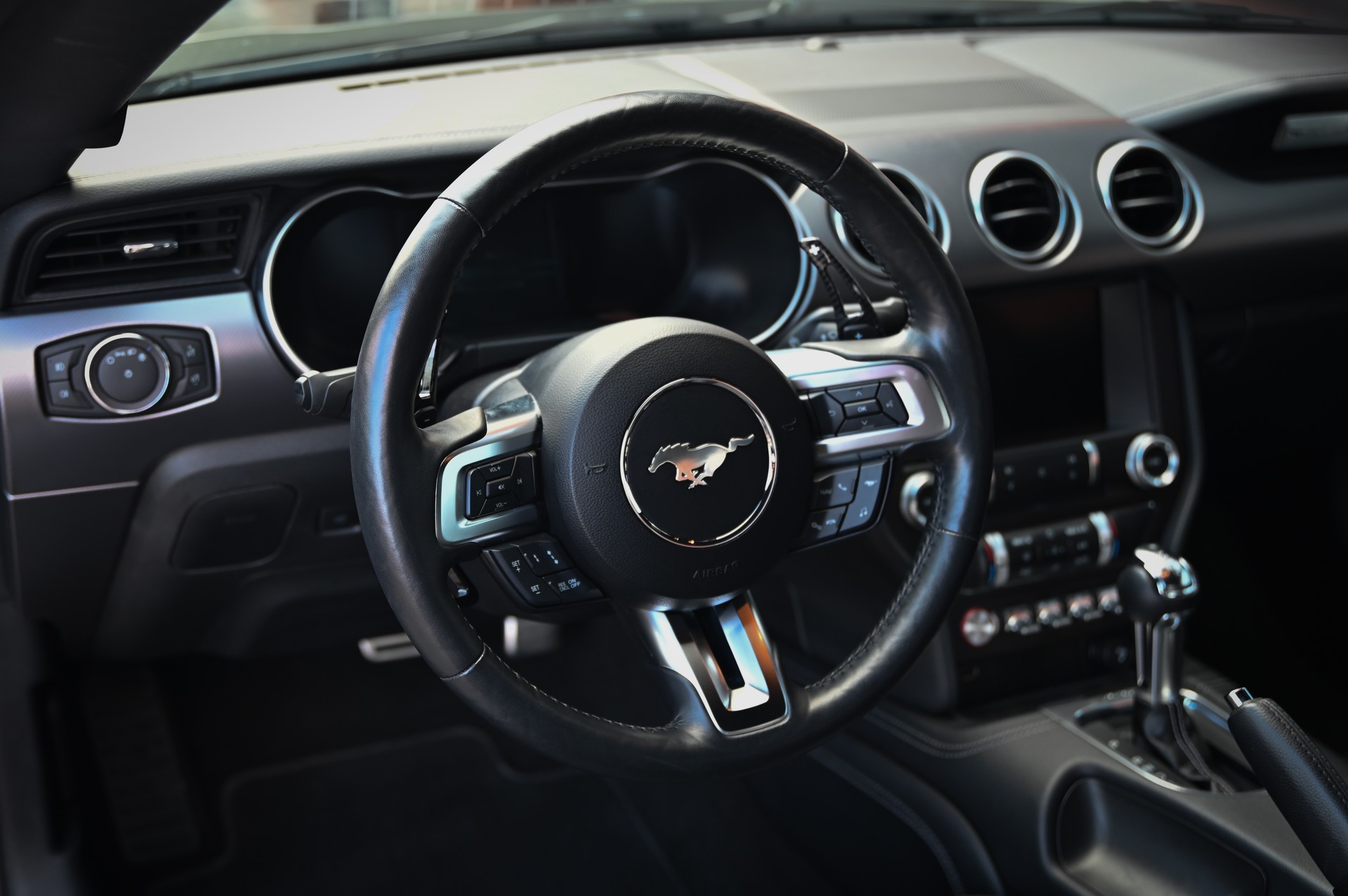 FORD Mustang Fastback 5.0 V8 GT Automat-image-2