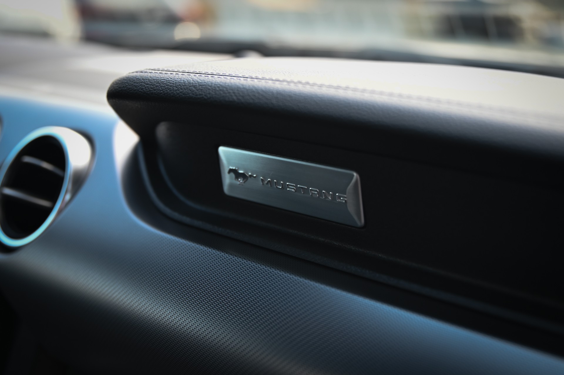 FORD Mustang Fastback 5.0 V8 GT Automat-image-6