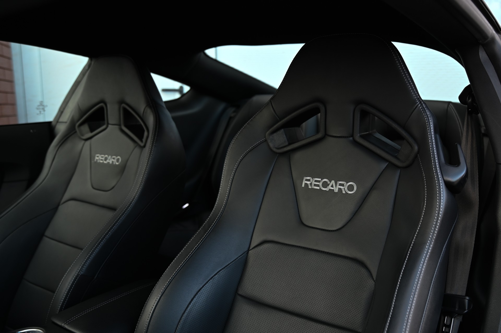 FORD Mustang Fastback 5.0 V8 GT Automat-image-5