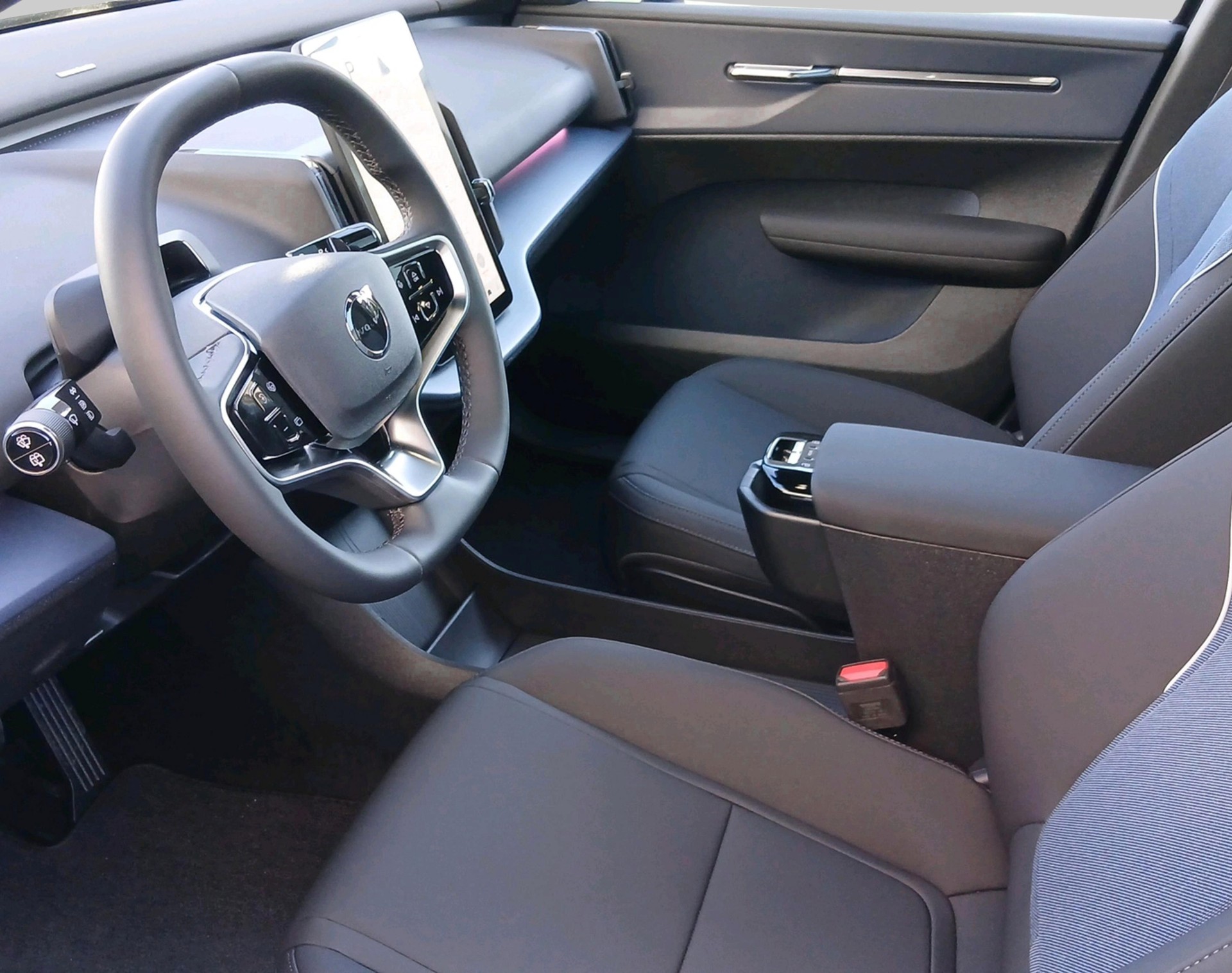 VOLVO EX 30 CC E60 Twin Performance A-image-3