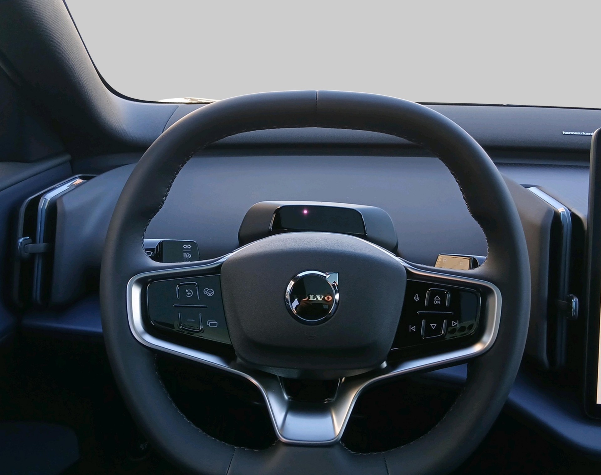 VOLVO EX 30 CC E60 Twin Performance A-image-11