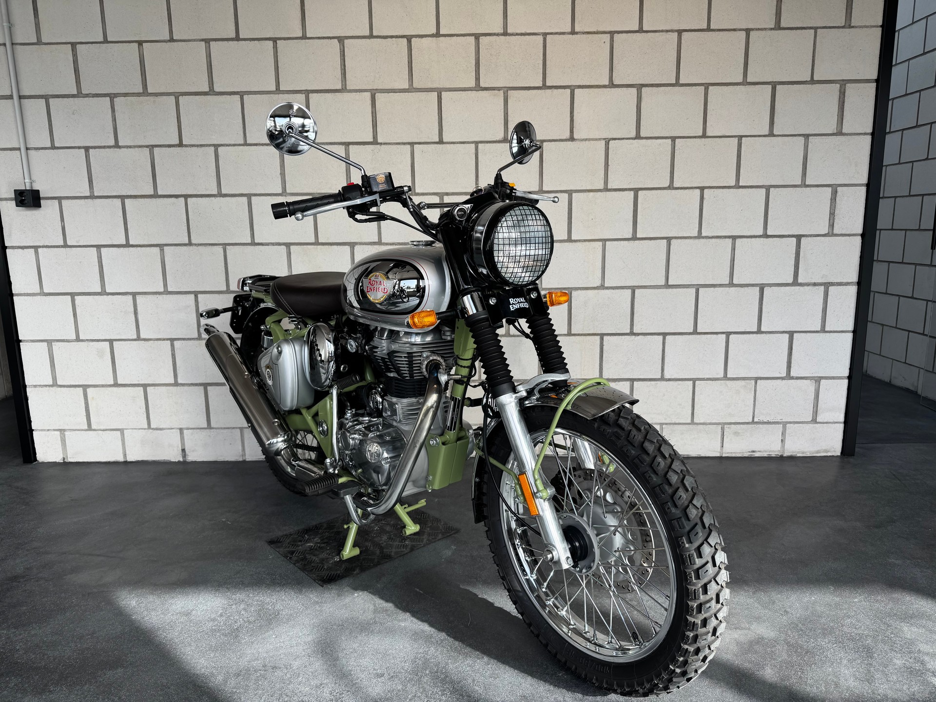 ROYAL ENFIELD Bullet Trial 500-showroom-element-1