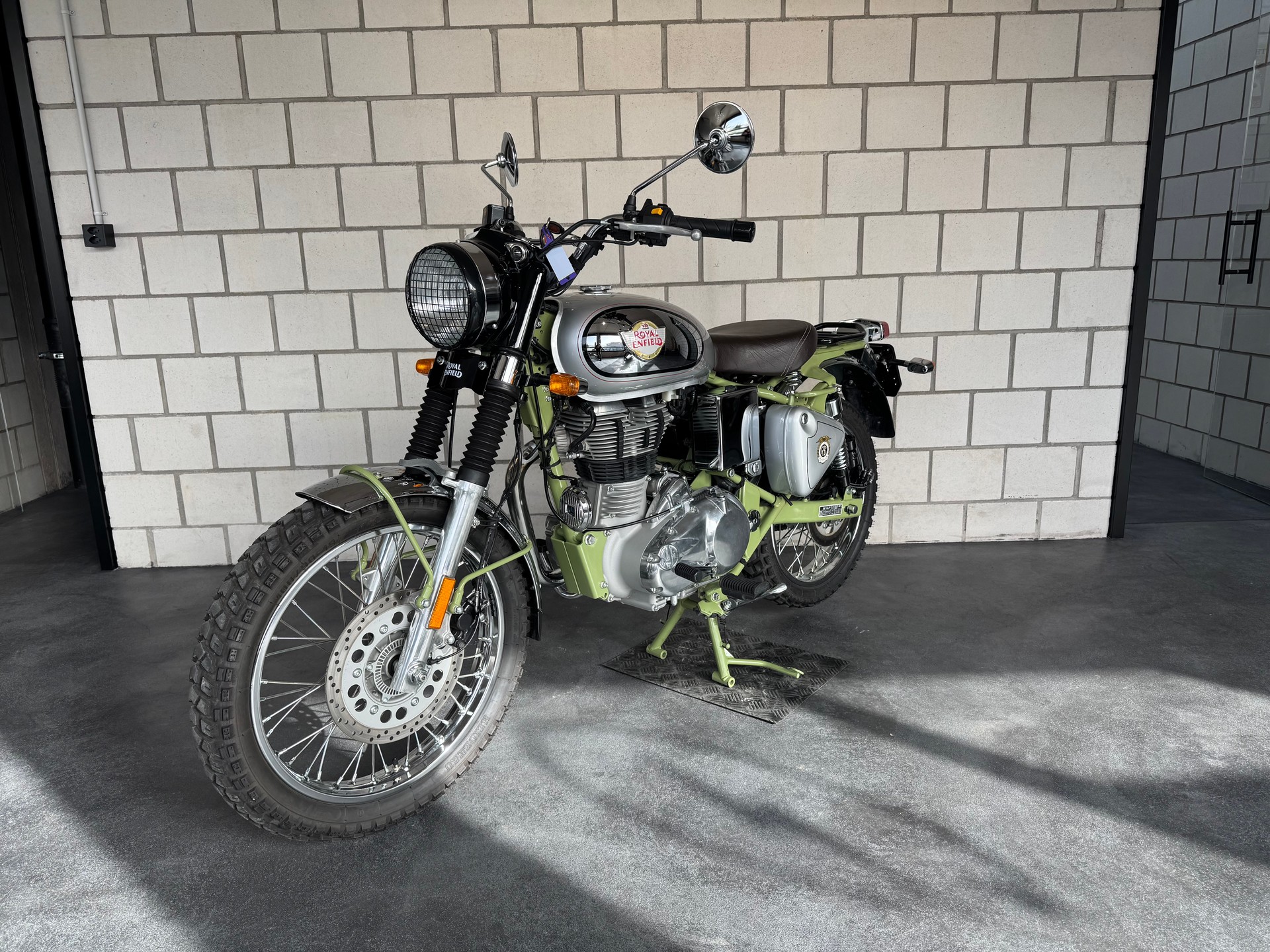 ROYAL ENFIELD Bullet Trial 500-showroom-element-2