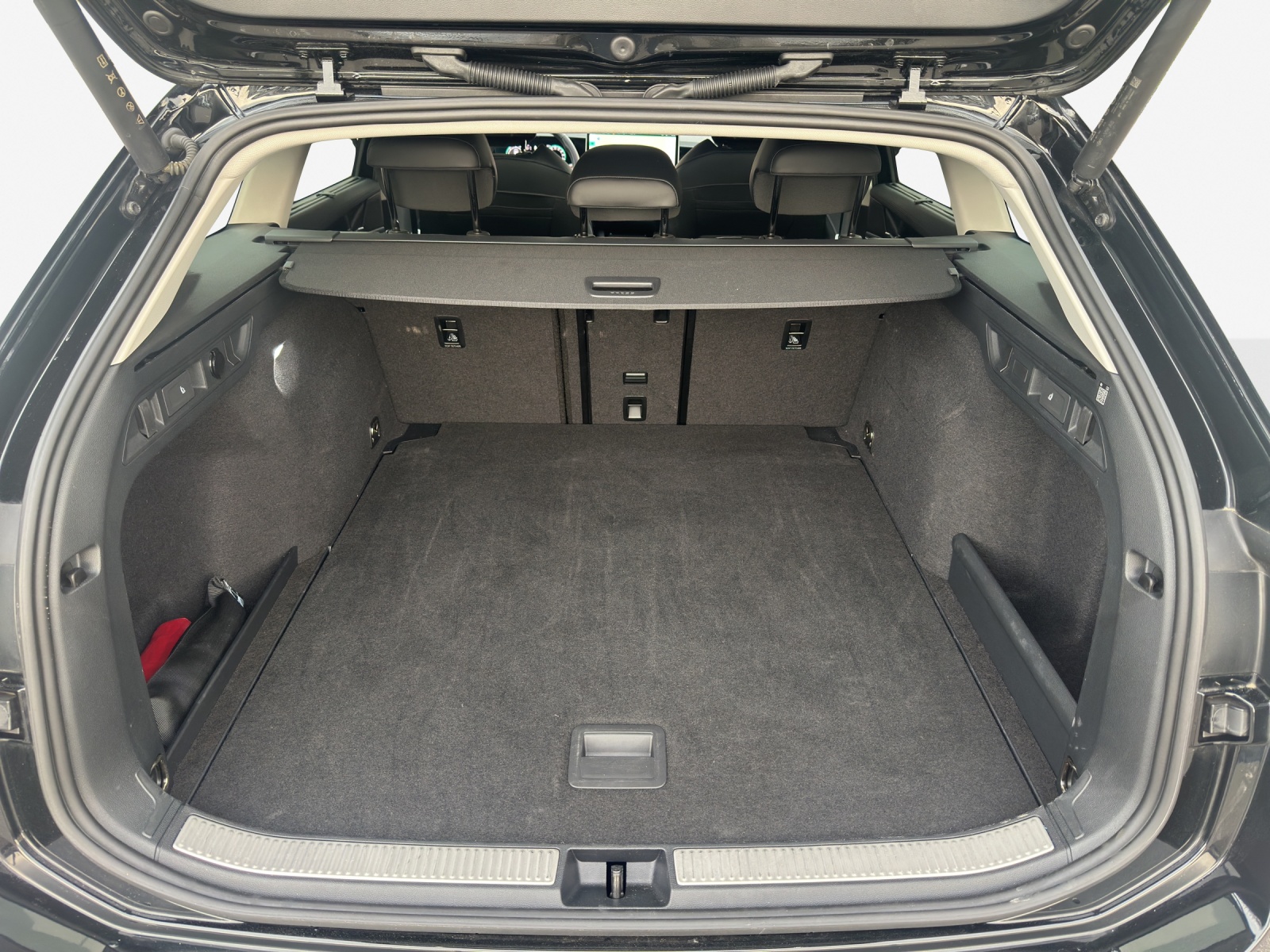 VW Passat Variant 2.0 TDI evo Elegance 4 Motion DSG-image-12