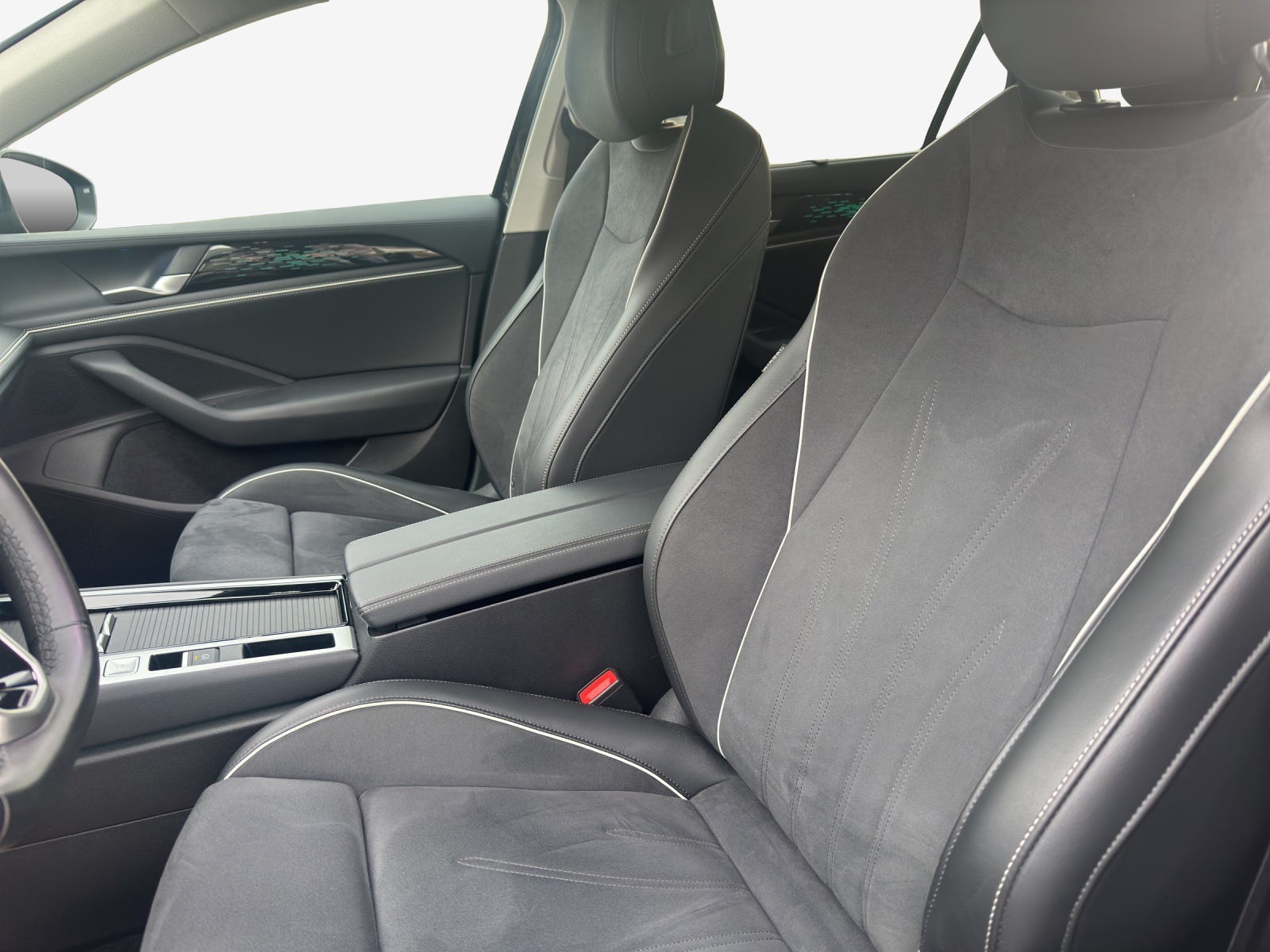 VW Passat Variant 2.0 TDI evo Elegance 4 Motion DSG-image-7