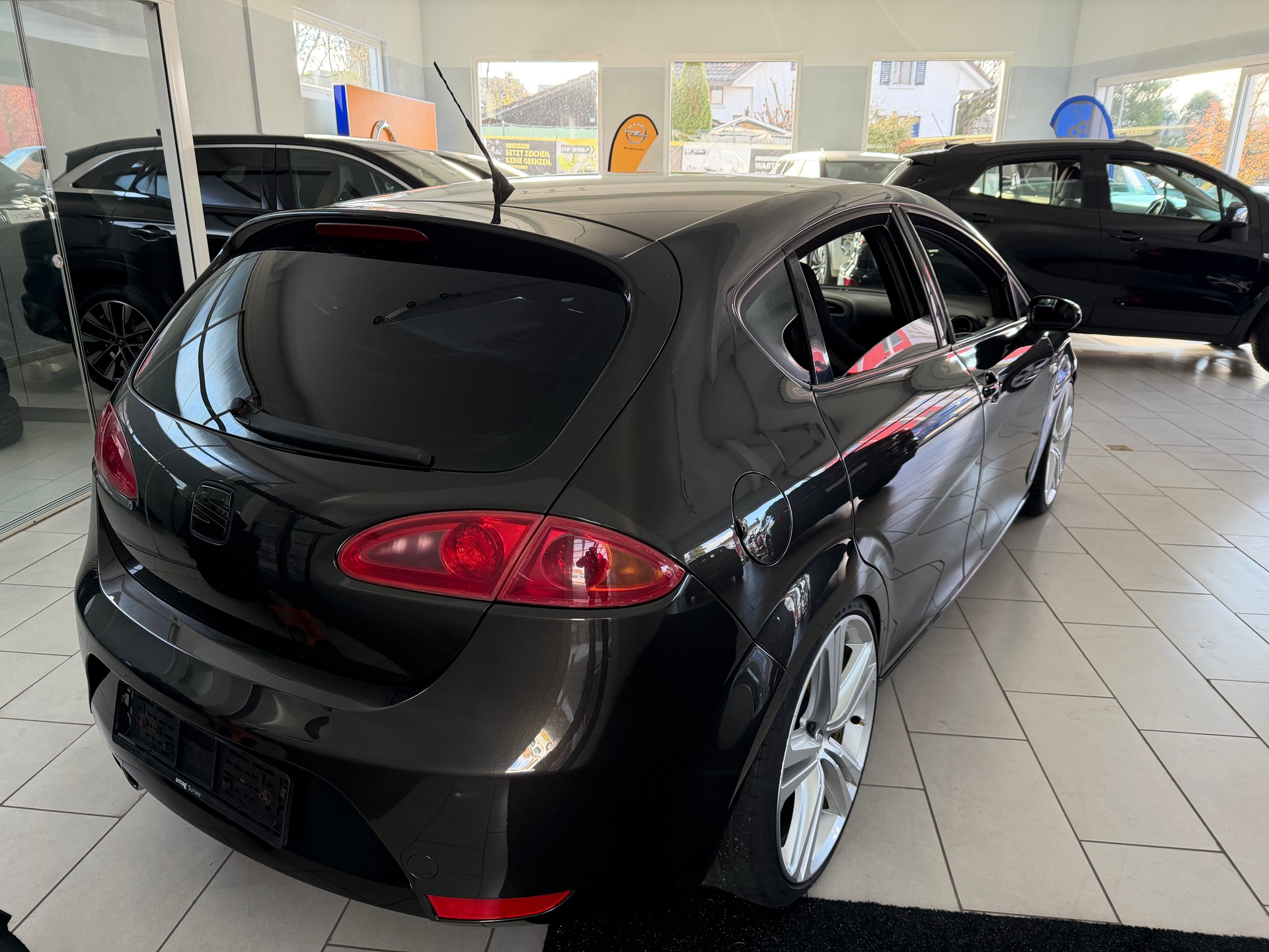 SEAT Leon 2.0 TSI Cupra-image-2