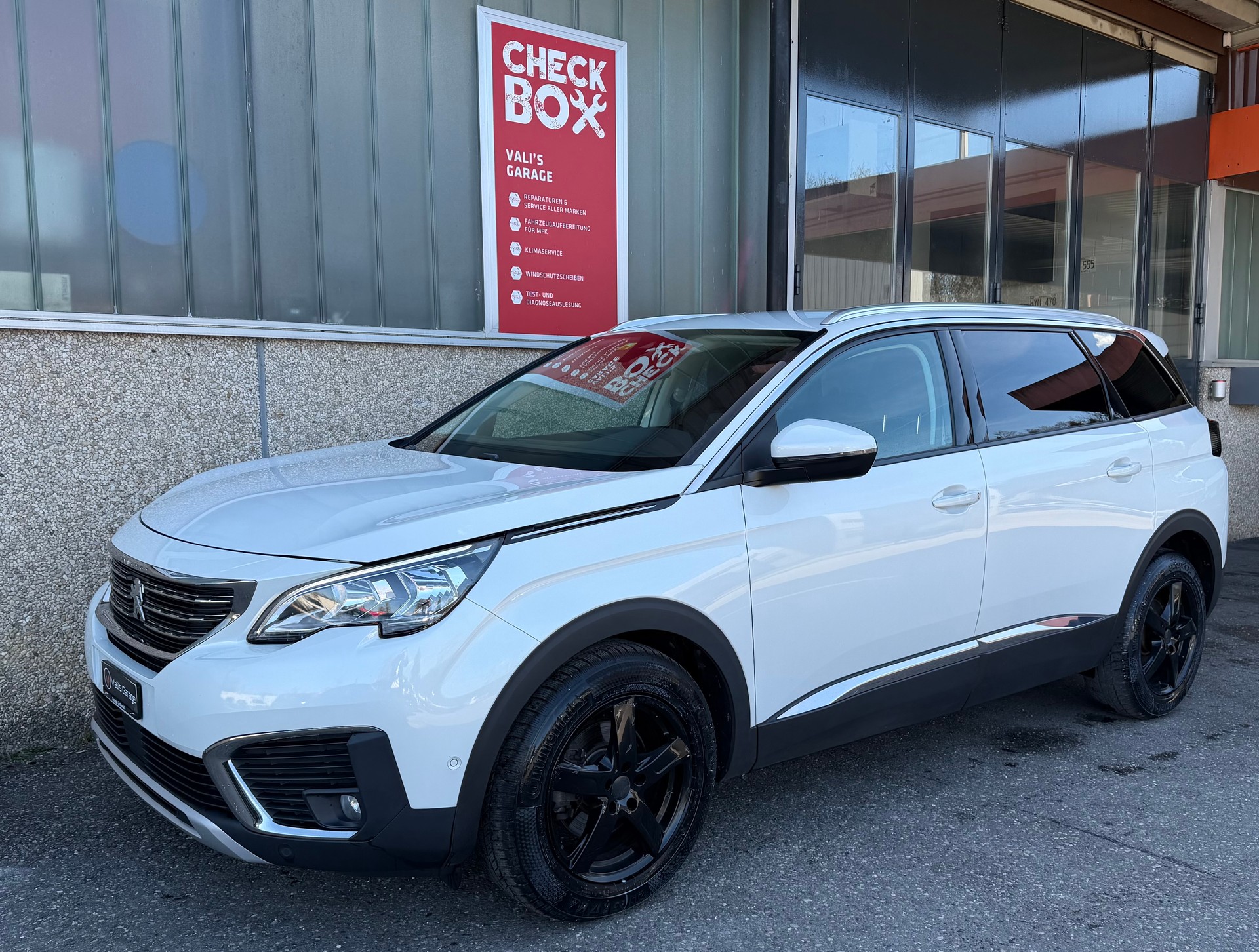 PEUGEOT 5008 1.5 BlueHDi Allure EAT-image-0