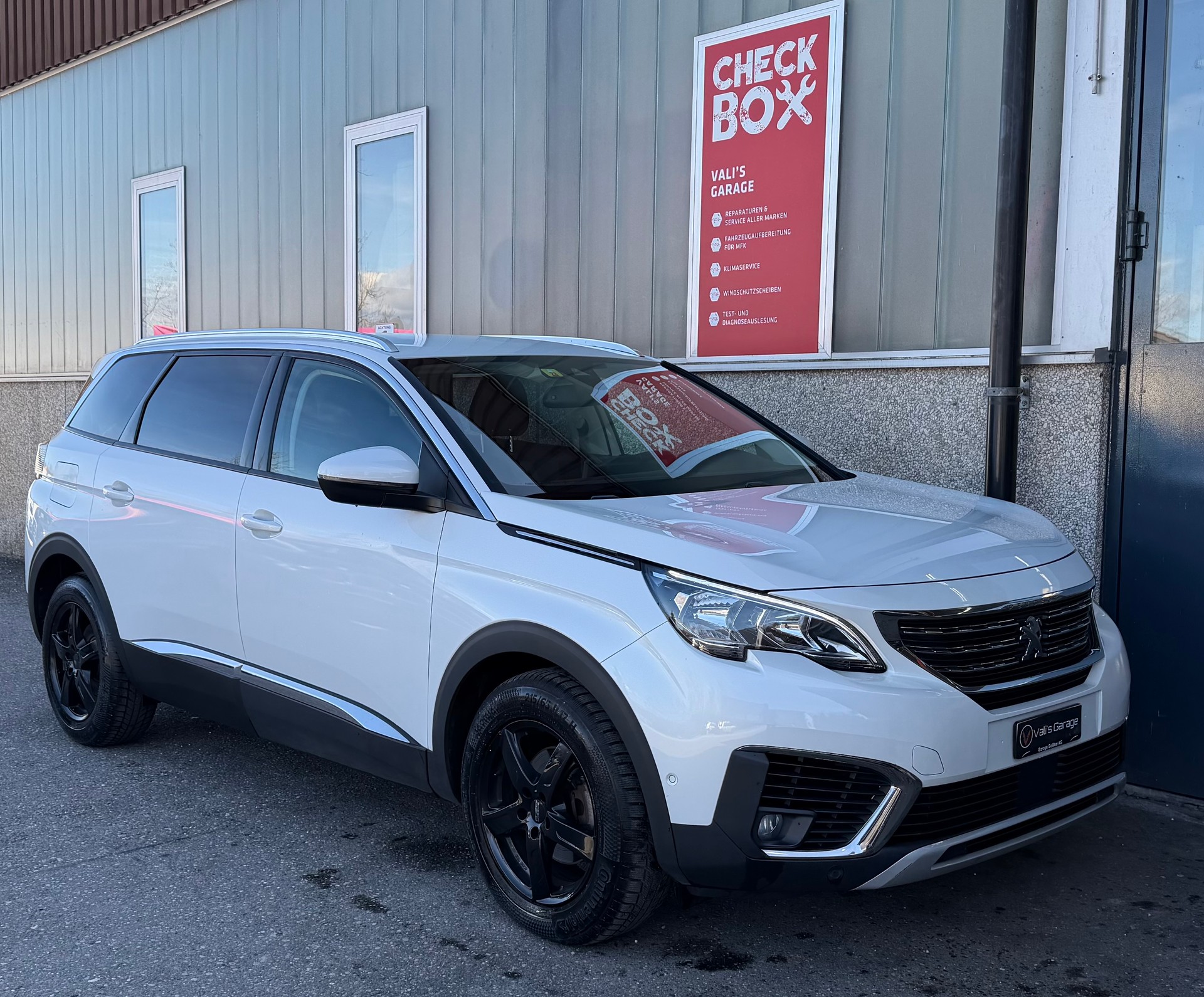 PEUGEOT 5008 1.5 BlueHDi Allure EAT-image-3