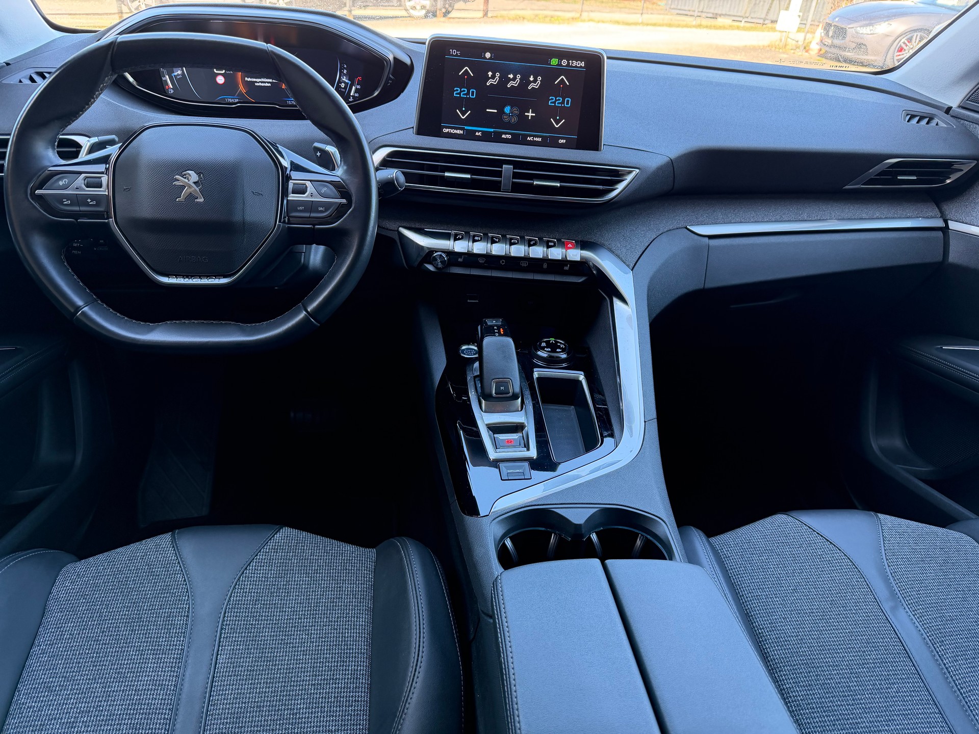 PEUGEOT 5008 1.5 BlueHDi Allure EAT-image-9