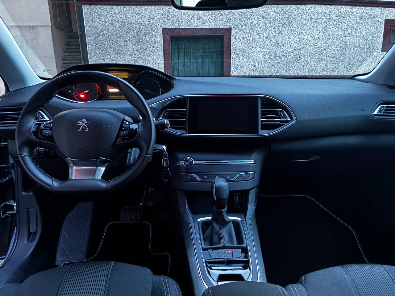 PEUGEOT 308 1.2 THP Active Automatic-image-11