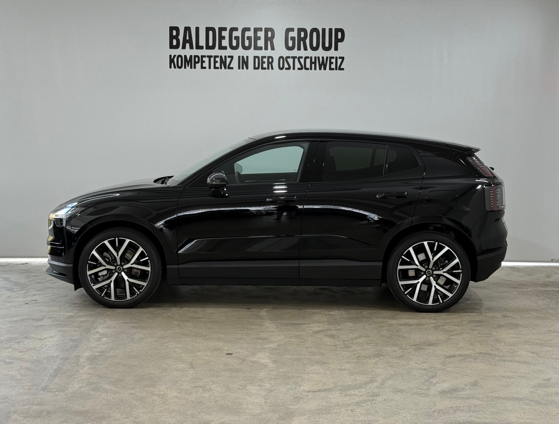 VOLVO EX 30 E60 Twin Ultra Performanc-image-1