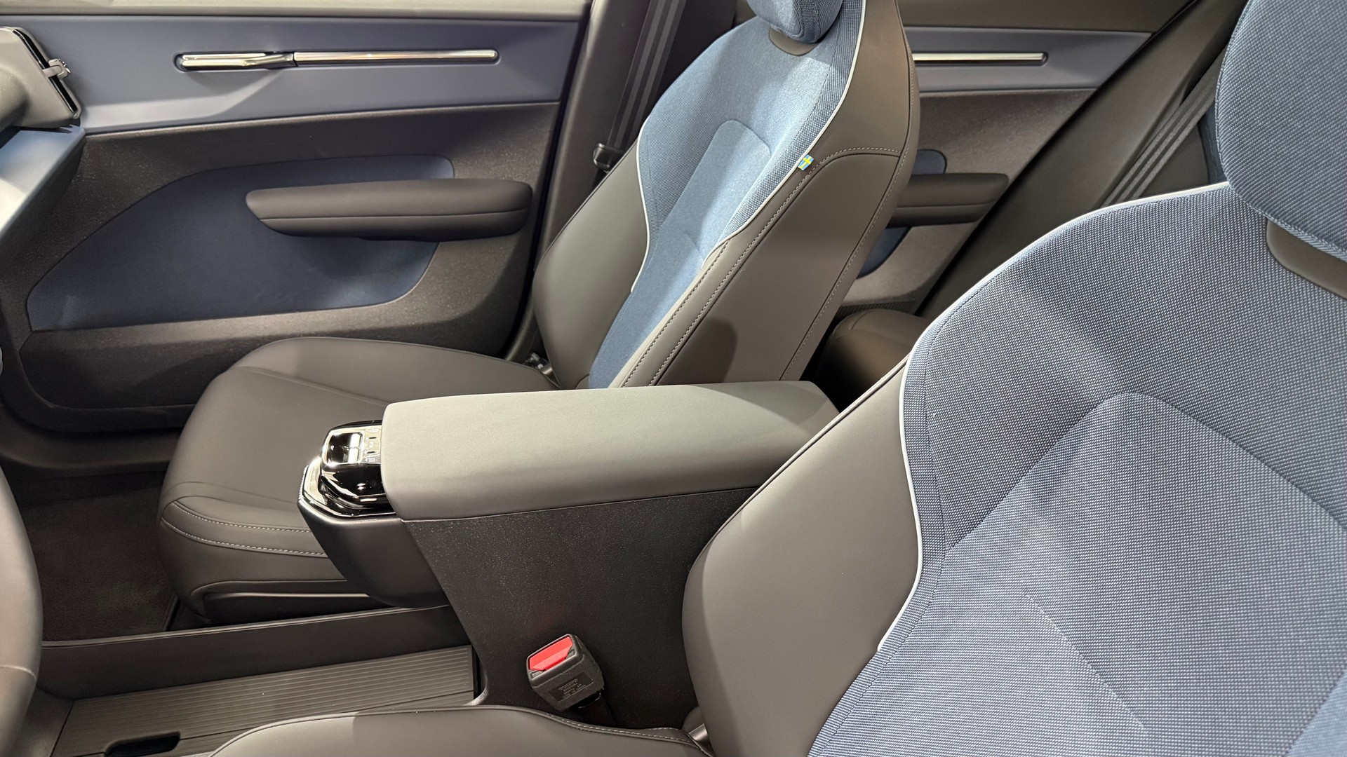 VOLVO EX 30 E60 Twin Ultra Performanc-image-11