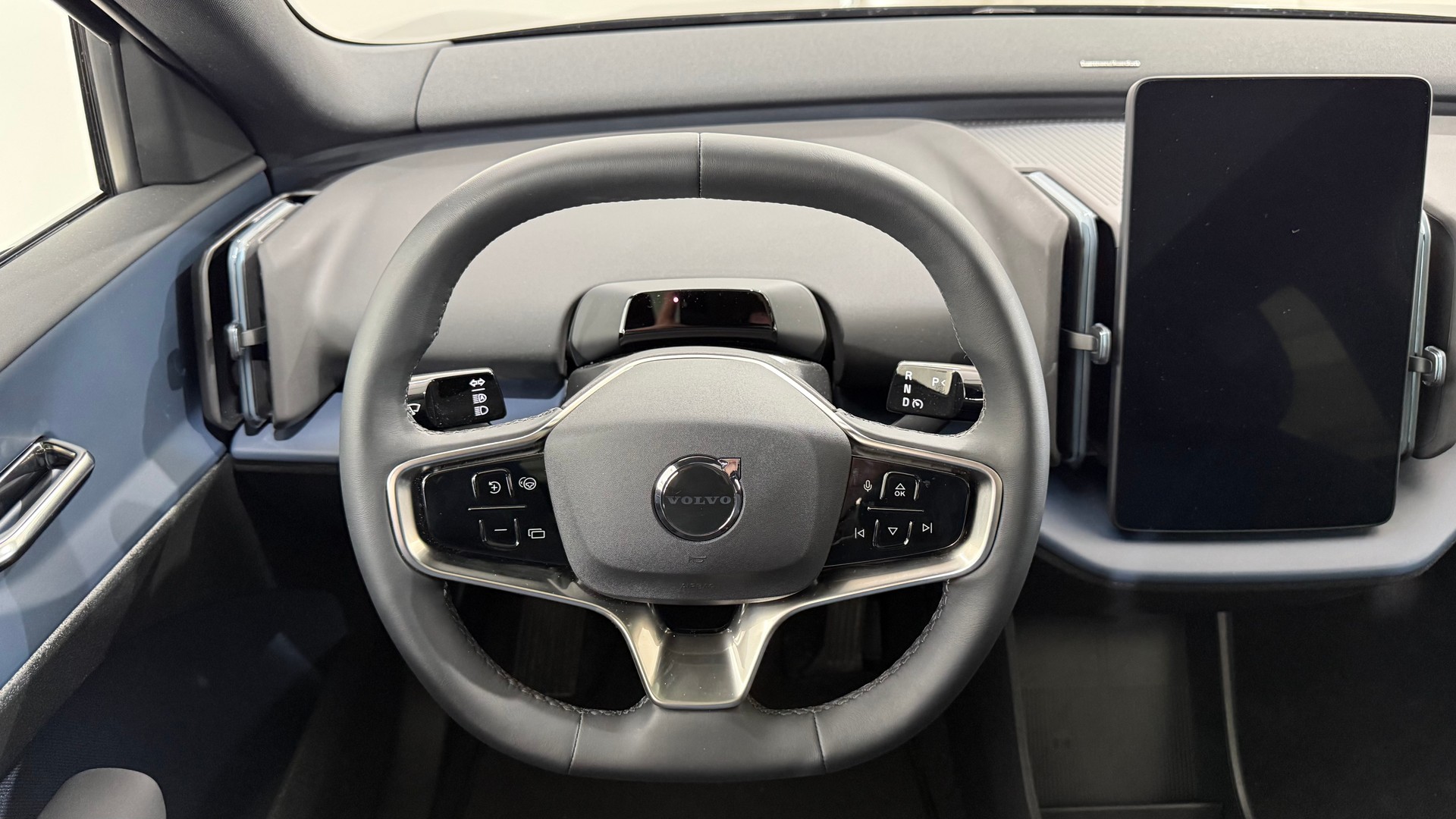 VOLVO EX 30 E60 Twin Ultra Performanc-image-12
