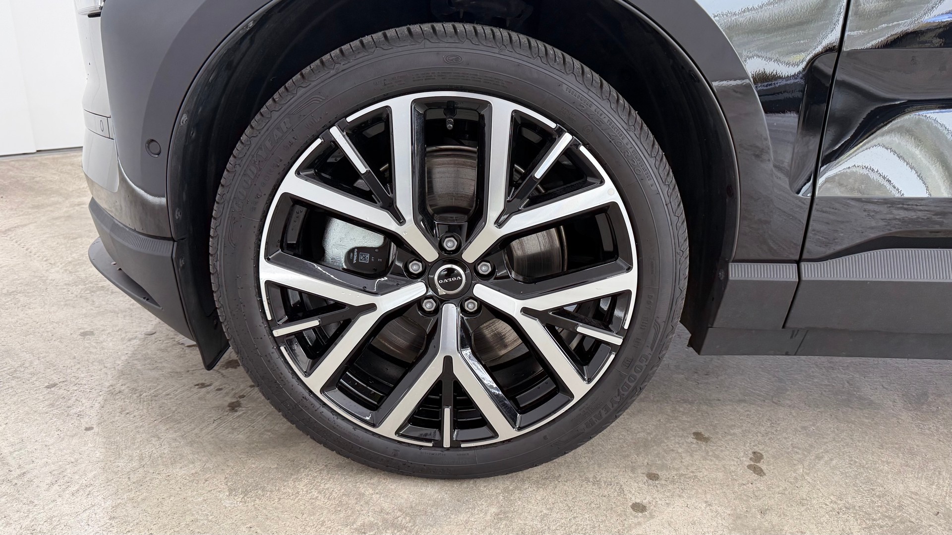 VOLVO EX 30 E60 Twin Ultra Performanc-image-7