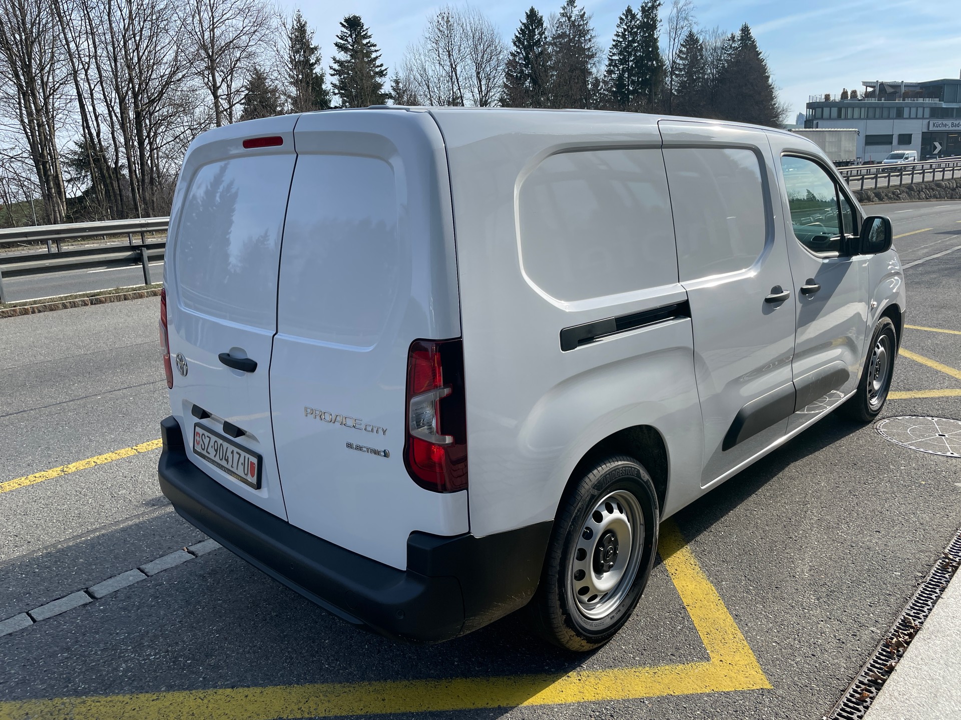 TOYOTA Proace City Van EV 50 kWh Advanced Long mit Holzboden-image-4