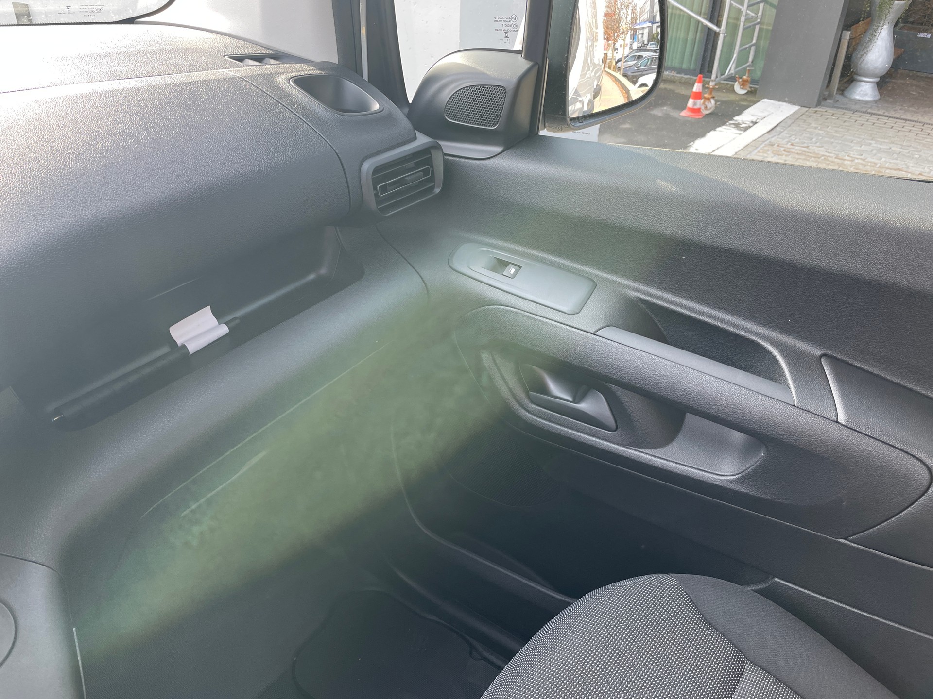 TOYOTA Proace City Van EV 50 kWh Advanced Long mit Holzboden-image-18