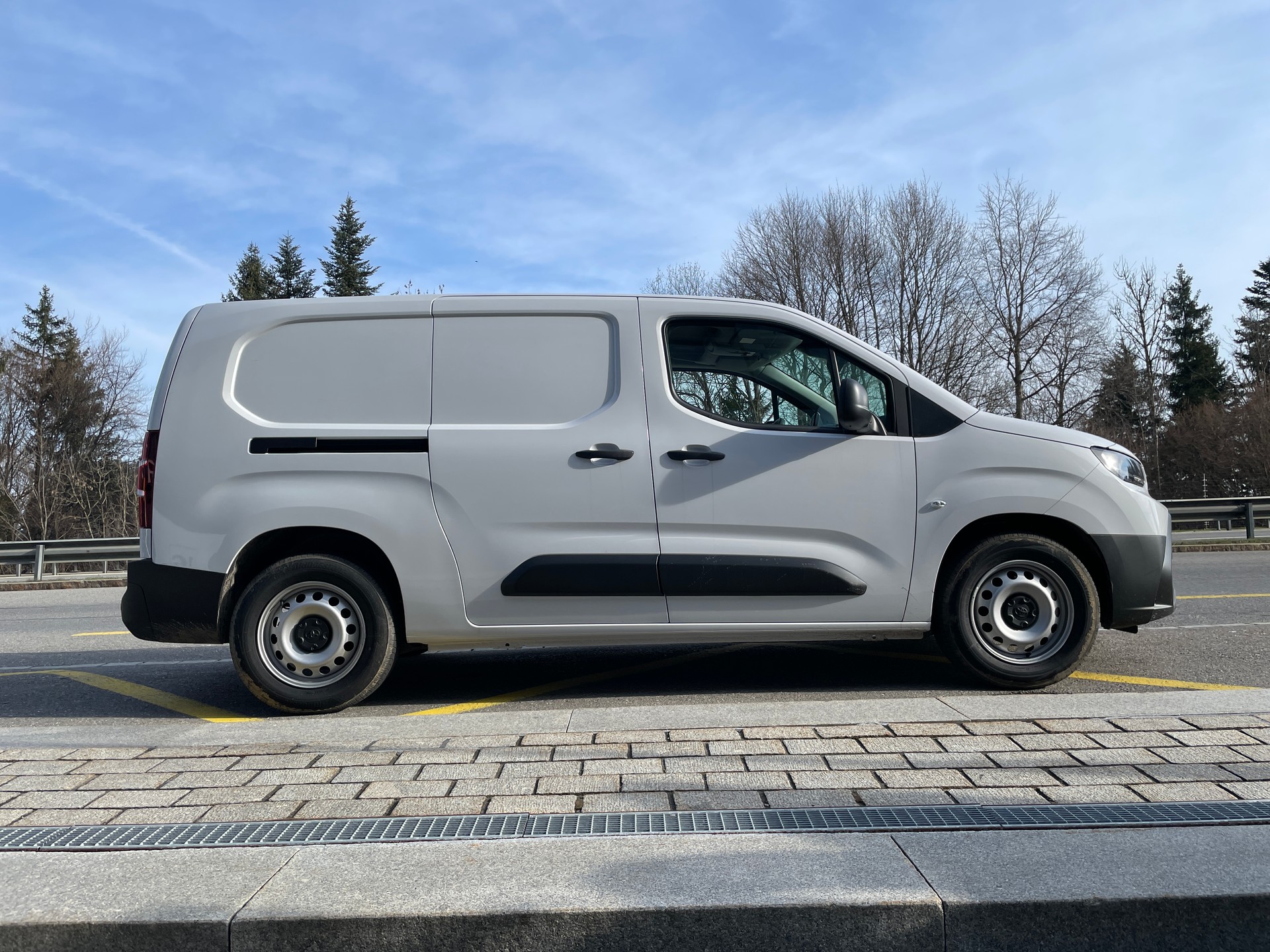TOYOTA Proace City Van EV 50 kWh Advanced Long mit Holzboden-image-3