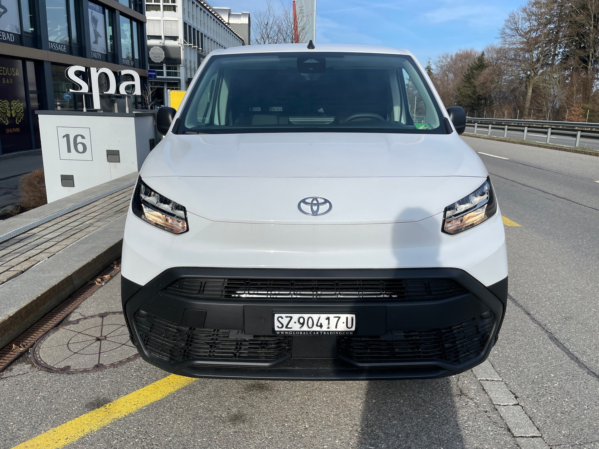 TOYOTA Proace City Van EV 50 kWh Advanced Long mit Holzboden-image-1